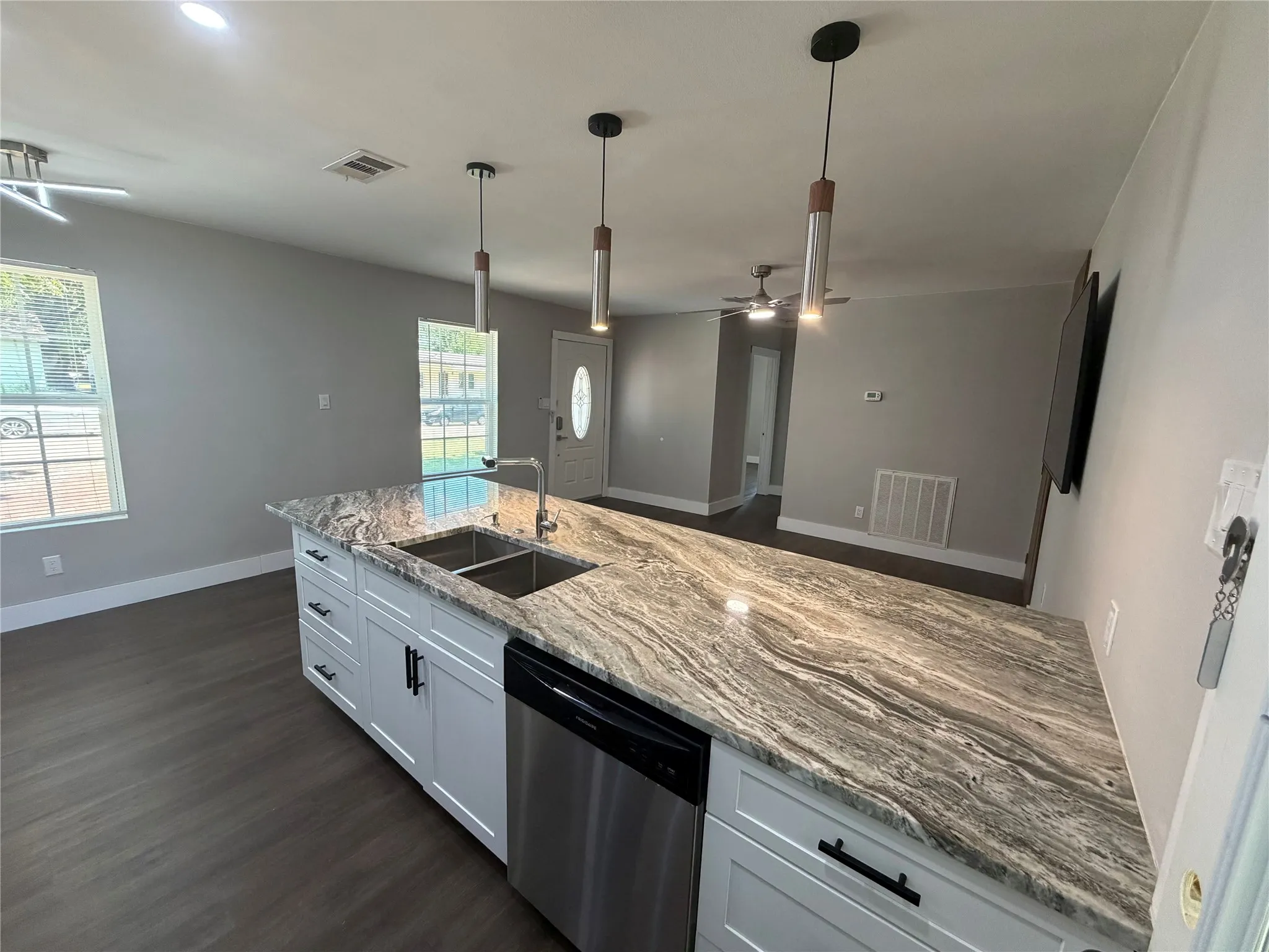 Single Family Residence For Rent in Tarrant County , 231 Elm Street, Hurst, Texas 76053, 3 Bedroom, 1 Bathroom, Garage spaces, 1,016 Sqft, built in 1957, mls#21391795, Real Estate Agent in Hurst, Homes For Rent in Tarrant county, Homes For Rent in Hurst, Realtor in Hurst Texas, Real Estate Brokerage Independent Realty Texas, Luminita Cordes Realtor