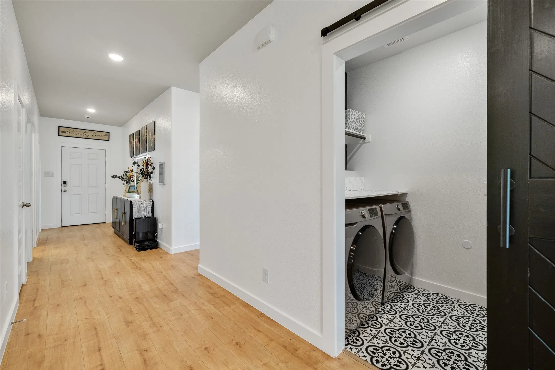 Single Family Residence For Rent in Grayson County , 970 Hurstwood Drive, Van Alstyne, Texas 75495, 4 Bedroom, 2 Bathroom, 3 Garage spaces, 1,952 Sqft, built in 2023, mls#21391789, Real Estate Agent in Van Alstyne, Homes For Rent in Grayson county, Homes For Rent in Van Alstyne, Realtor in Van Alstyne Texas, Real Estate Brokerage Independent Realty Texas, Luminita Cordes Realtor