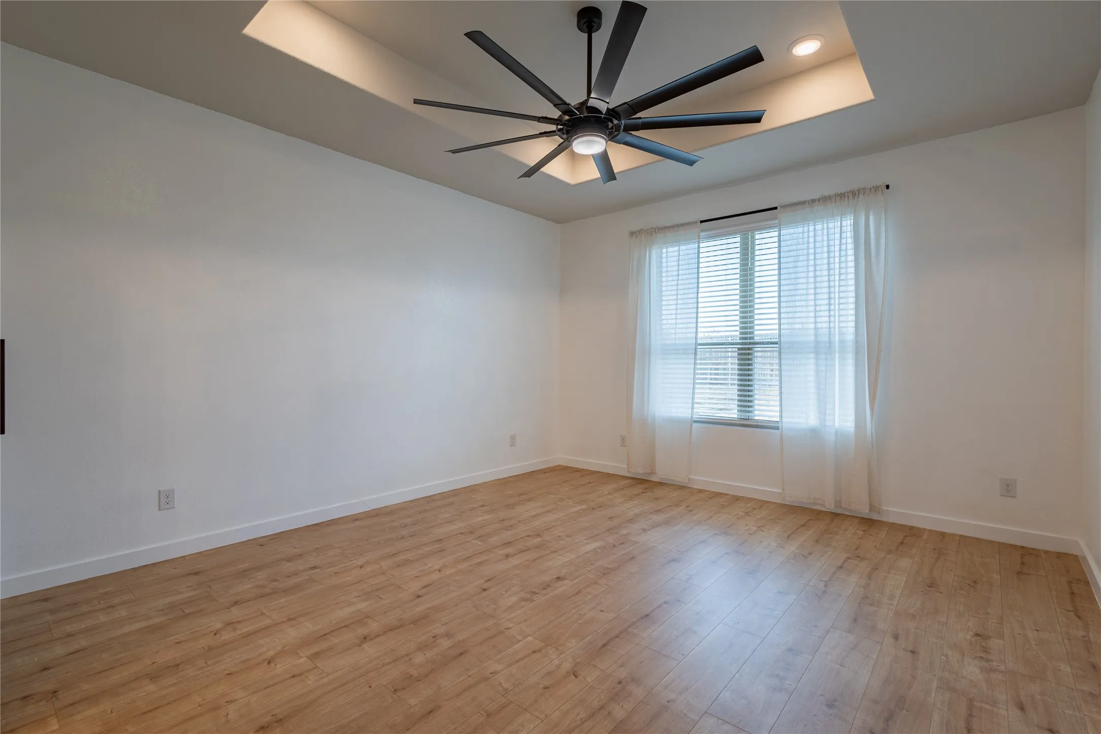 Single Family Residence For Rent in Grayson County , 970 Hurstwood Drive, Van Alstyne, Texas 75495, 4 Bedroom, 2 Bathroom, 3 Garage spaces, 1,952 Sqft, built in 2023, mls#21391789, Real Estate Agent in Van Alstyne, Homes For Rent in Grayson county, Homes For Rent in Van Alstyne, Realtor in Van Alstyne Texas, Real Estate Brokerage Independent Realty Texas, Luminita Cordes Realtor