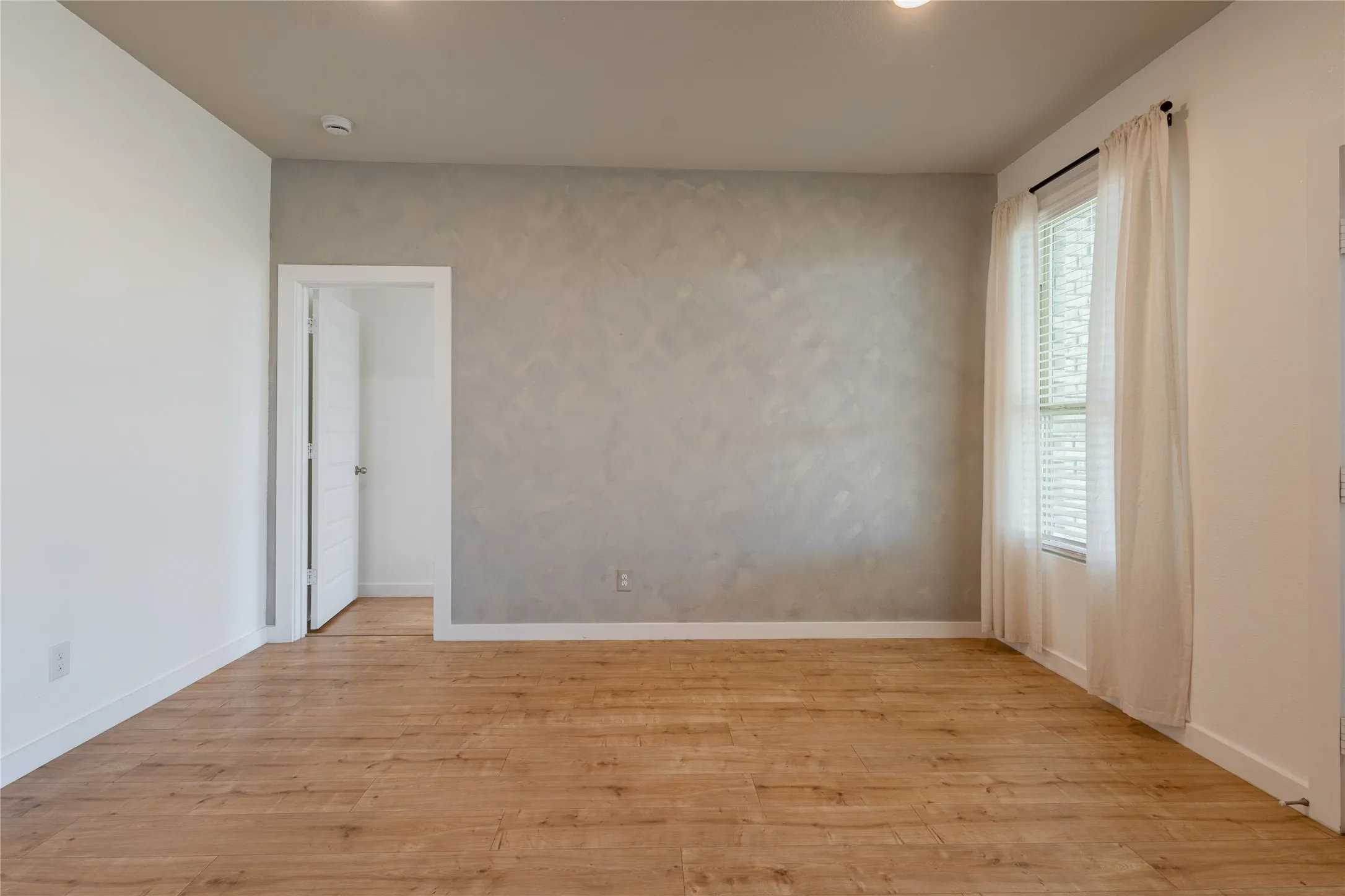 Single Family Residence For Rent in Grayson County , 970 Hurstwood Drive, Van Alstyne, Texas 75495, 4 Bedroom, 2 Bathroom, 3 Garage spaces, 1,952 Sqft, built in 2023, mls#21391789, Real Estate Agent in Van Alstyne, Homes For Rent in Grayson county, Homes For Rent in Van Alstyne, Realtor in Van Alstyne Texas, Real Estate Brokerage Independent Realty Texas, Luminita Cordes Realtor