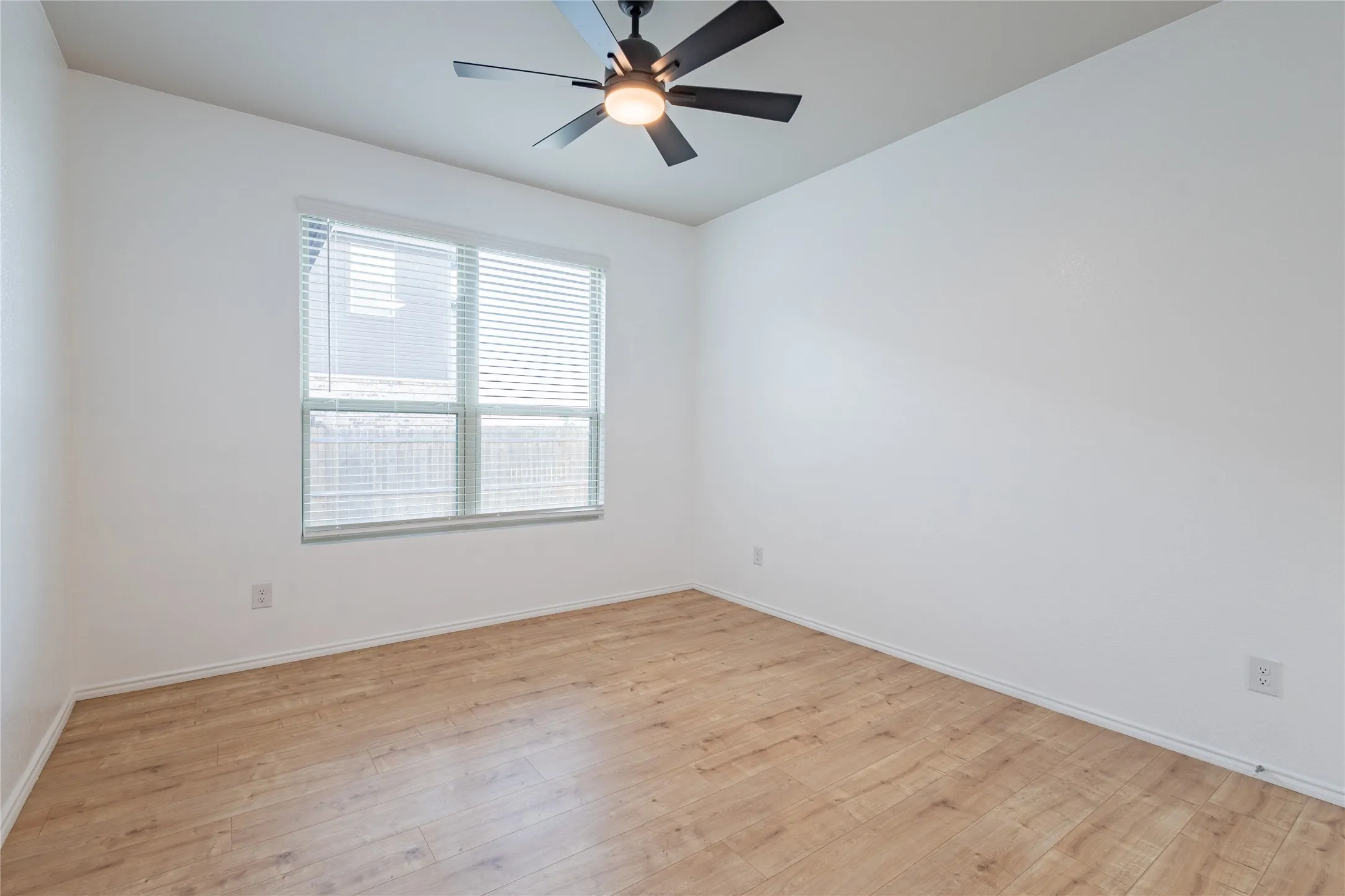 Single Family Residence For Rent in Grayson County , 970 Hurstwood Drive, Van Alstyne, Texas 75495, 4 Bedroom, 2 Bathroom, 3 Garage spaces, 1,952 Sqft, built in 2023, mls#21391789, Real Estate Agent in Van Alstyne, Homes For Rent in Grayson county, Homes For Rent in Van Alstyne, Realtor in Van Alstyne Texas, Real Estate Brokerage Independent Realty Texas, Luminita Cordes Realtor