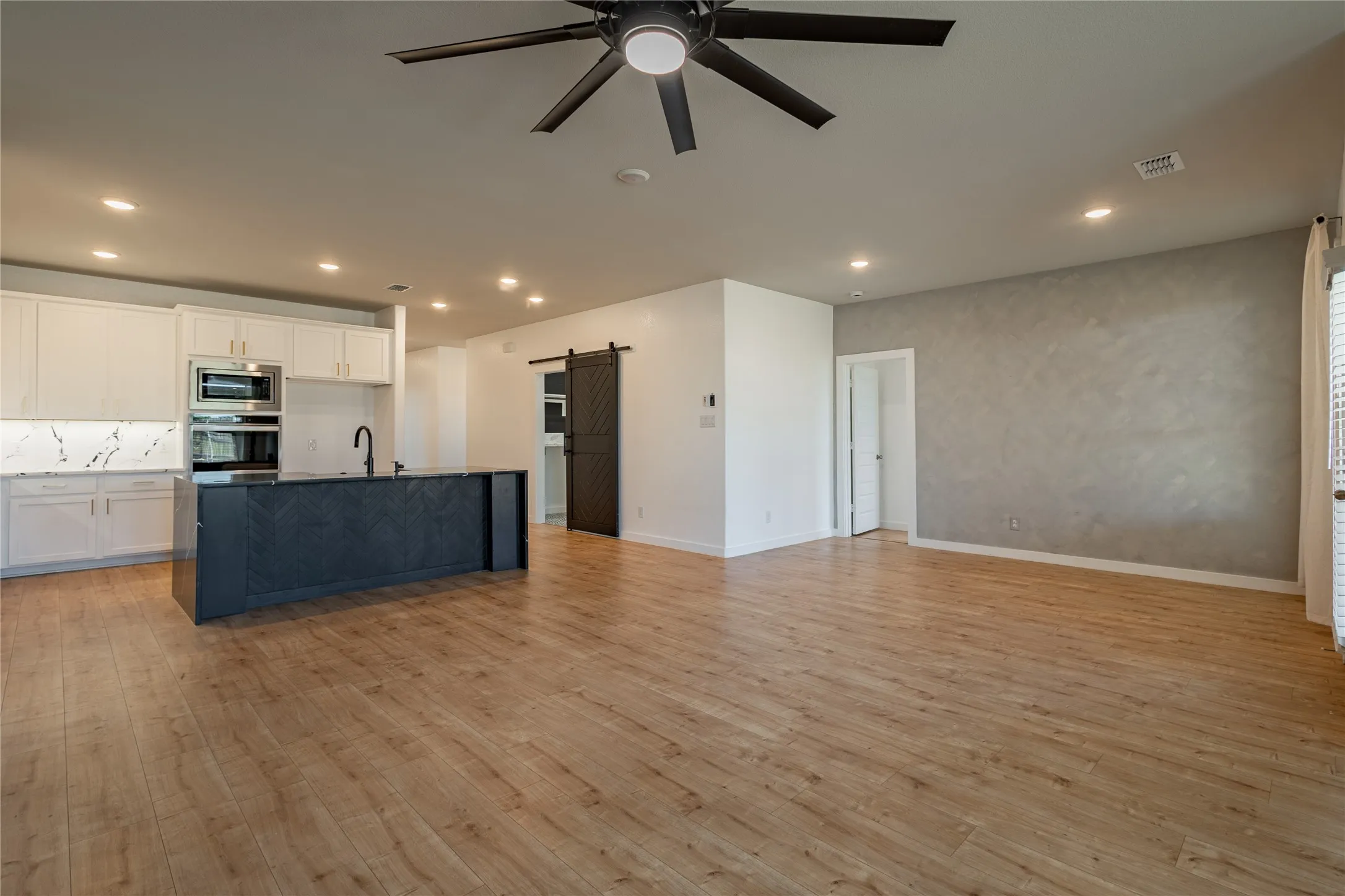 Single Family Residence For Rent in Grayson County , 970 Hurstwood Drive, Van Alstyne, Texas 75495, 4 Bedroom, 2 Bathroom, 3 Garage spaces, 1,952 Sqft, built in 2023, mls#21391789, Real Estate Agent in Van Alstyne, Homes For Rent in Grayson county, Homes For Rent in Van Alstyne, Realtor in Van Alstyne Texas, Real Estate Brokerage Independent Realty Texas, Luminita Cordes Realtor