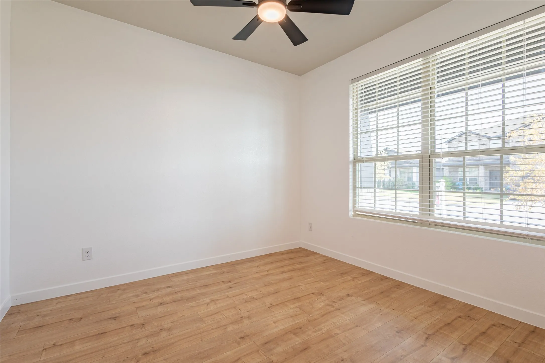 Single Family Residence For Rent in Grayson County , 970 Hurstwood Drive, Van Alstyne, Texas 75495, 4 Bedroom, 2 Bathroom, 3 Garage spaces, 1,952 Sqft, built in 2023, mls#21391789, Real Estate Agent in Van Alstyne, Homes For Rent in Grayson county, Homes For Rent in Van Alstyne, Realtor in Van Alstyne Texas, Real Estate Brokerage Independent Realty Texas, Luminita Cordes Realtor