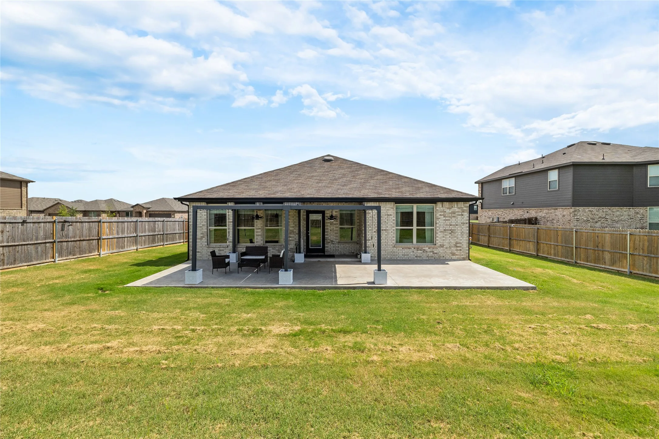 Single Family Residence For Rent in Grayson County , 970 Hurstwood Drive, Van Alstyne, Texas 75495, 4 Bedroom, 2 Bathroom, 3 Garage spaces, 1,952 Sqft, built in 2023, mls#21391789, Real Estate Agent in Van Alstyne, Homes For Rent in Grayson county, Homes For Rent in Van Alstyne, Realtor in Van Alstyne Texas, Real Estate Brokerage Independent Realty Texas, Luminita Cordes Realtor