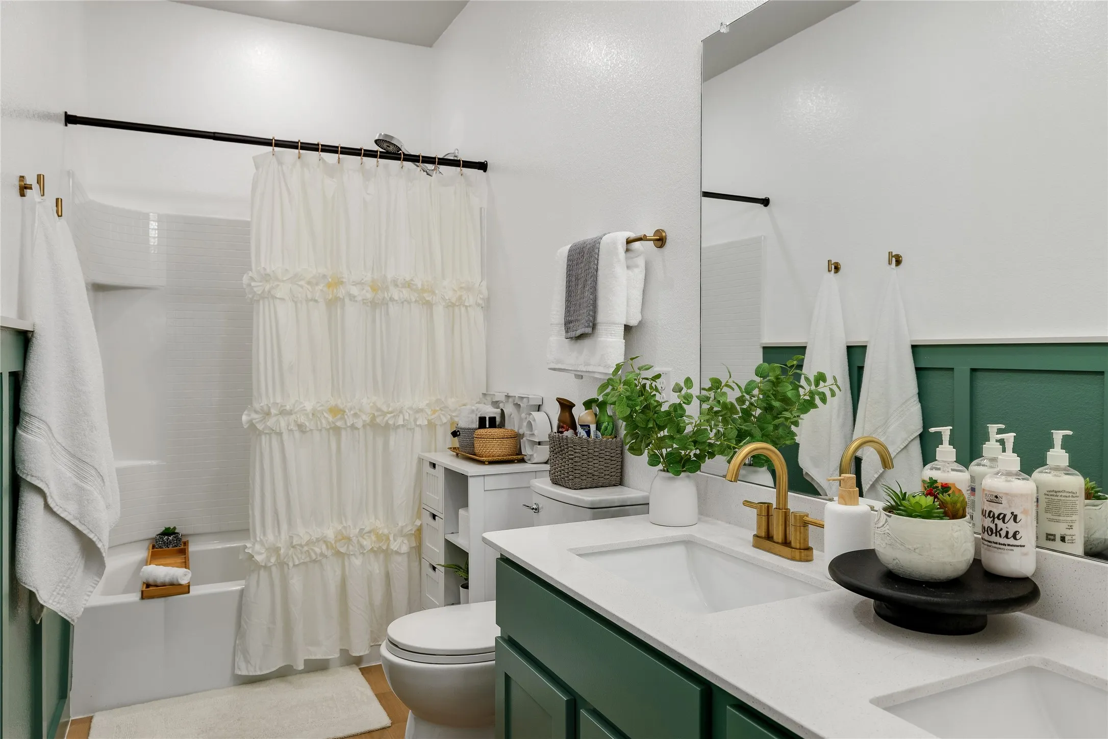 Single Family Residence For Rent in Grayson County , 970 Hurstwood Drive, Van Alstyne, Texas 75495, 4 Bedroom, 2 Bathroom, 3 Garage spaces, 1,952 Sqft, built in 2023, mls#21391789, Real Estate Agent in Van Alstyne, Homes For Rent in Grayson county, Homes For Rent in Van Alstyne, Realtor in Van Alstyne Texas, Real Estate Brokerage Independent Realty Texas, Luminita Cordes Realtor