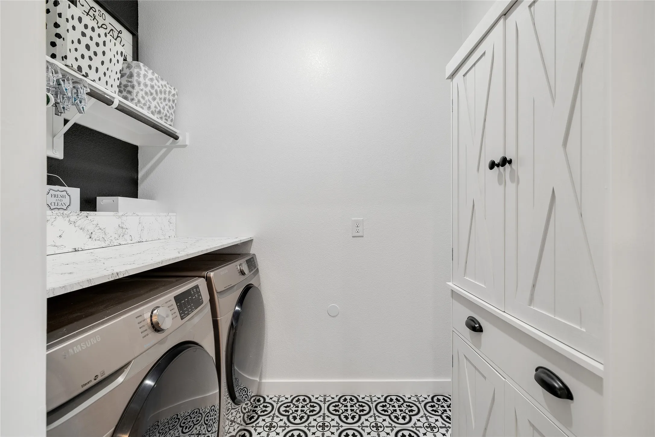 Single Family Residence For Rent in Grayson County , 970 Hurstwood Drive, Van Alstyne, Texas 75495, 4 Bedroom, 2 Bathroom, 3 Garage spaces, 1,952 Sqft, built in 2023, mls#21391789, Real Estate Agent in Van Alstyne, Homes For Rent in Grayson county, Homes For Rent in Van Alstyne, Realtor in Van Alstyne Texas, Real Estate Brokerage Independent Realty Texas, Luminita Cordes Realtor