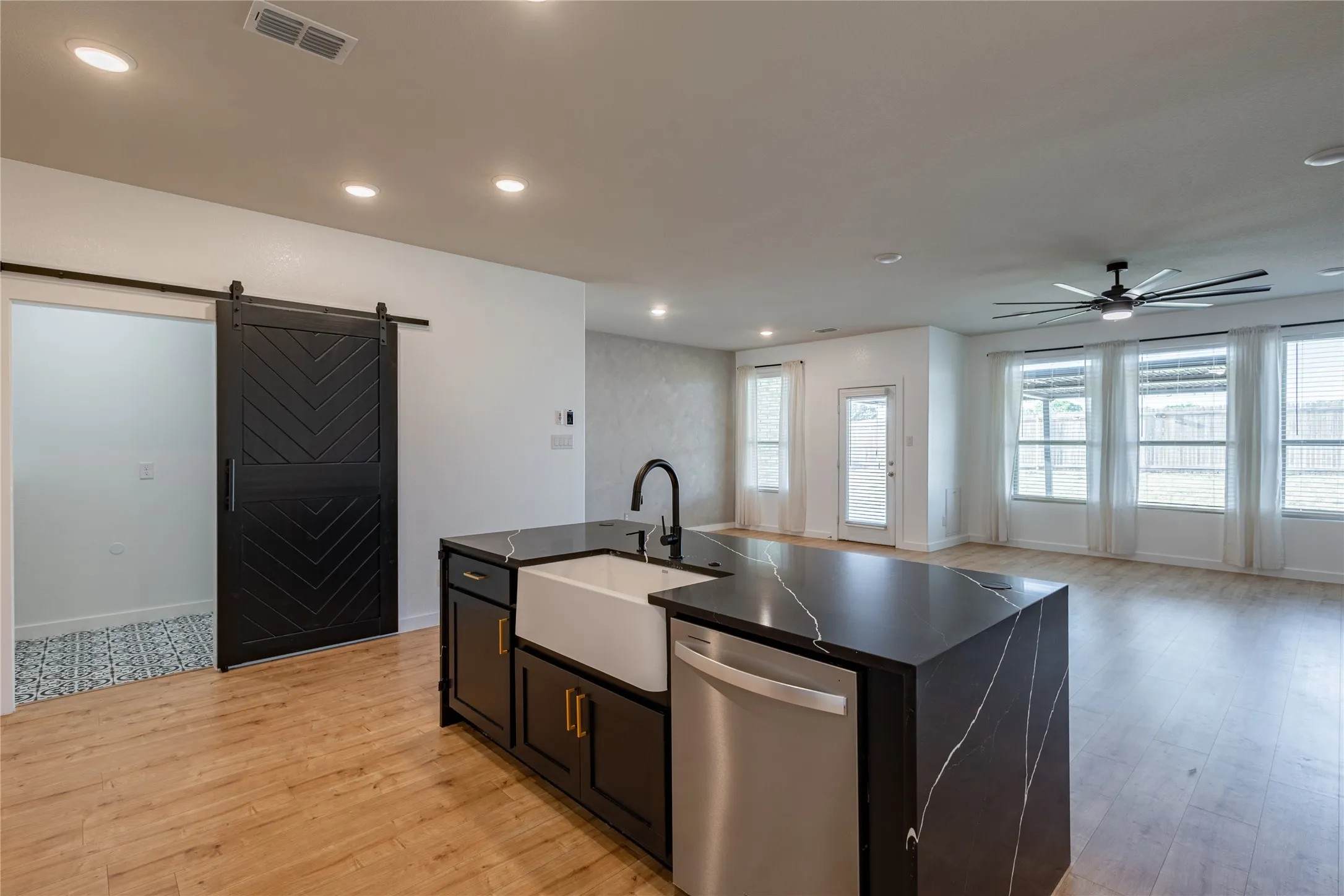 Single Family Residence For Rent in Grayson County , 970 Hurstwood Drive, Van Alstyne, Texas 75495, 4 Bedroom, 2 Bathroom, 3 Garage spaces, 1,952 Sqft, built in 2023, mls#21391789, Real Estate Agent in Van Alstyne, Homes For Rent in Grayson county, Homes For Rent in Van Alstyne, Realtor in Van Alstyne Texas, Real Estate Brokerage Independent Realty Texas, Luminita Cordes Realtor