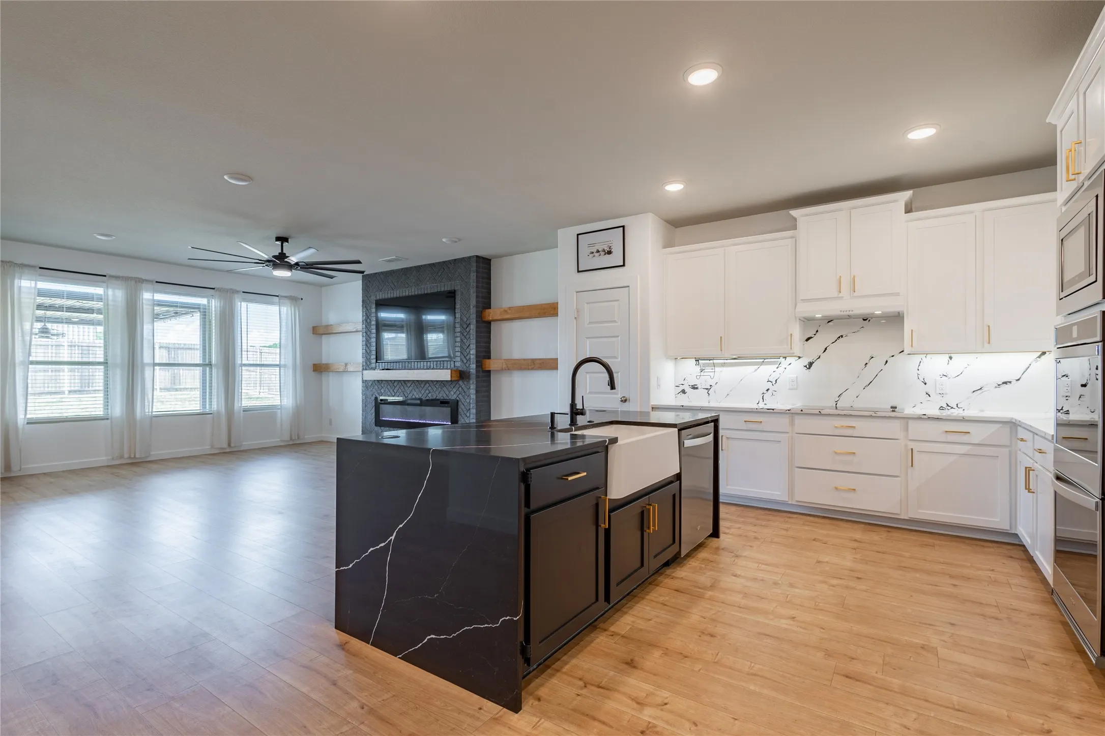Single Family Residence For Rent in Grayson County , 970 Hurstwood Drive, Van Alstyne, Texas 75495, 4 Bedroom, 2 Bathroom, 3 Garage spaces, 1,952 Sqft, built in 2023, mls#21391789, Real Estate Agent in Van Alstyne, Homes For Rent in Grayson county, Homes For Rent in Van Alstyne, Realtor in Van Alstyne Texas, Real Estate Brokerage Independent Realty Texas, Luminita Cordes Realtor
