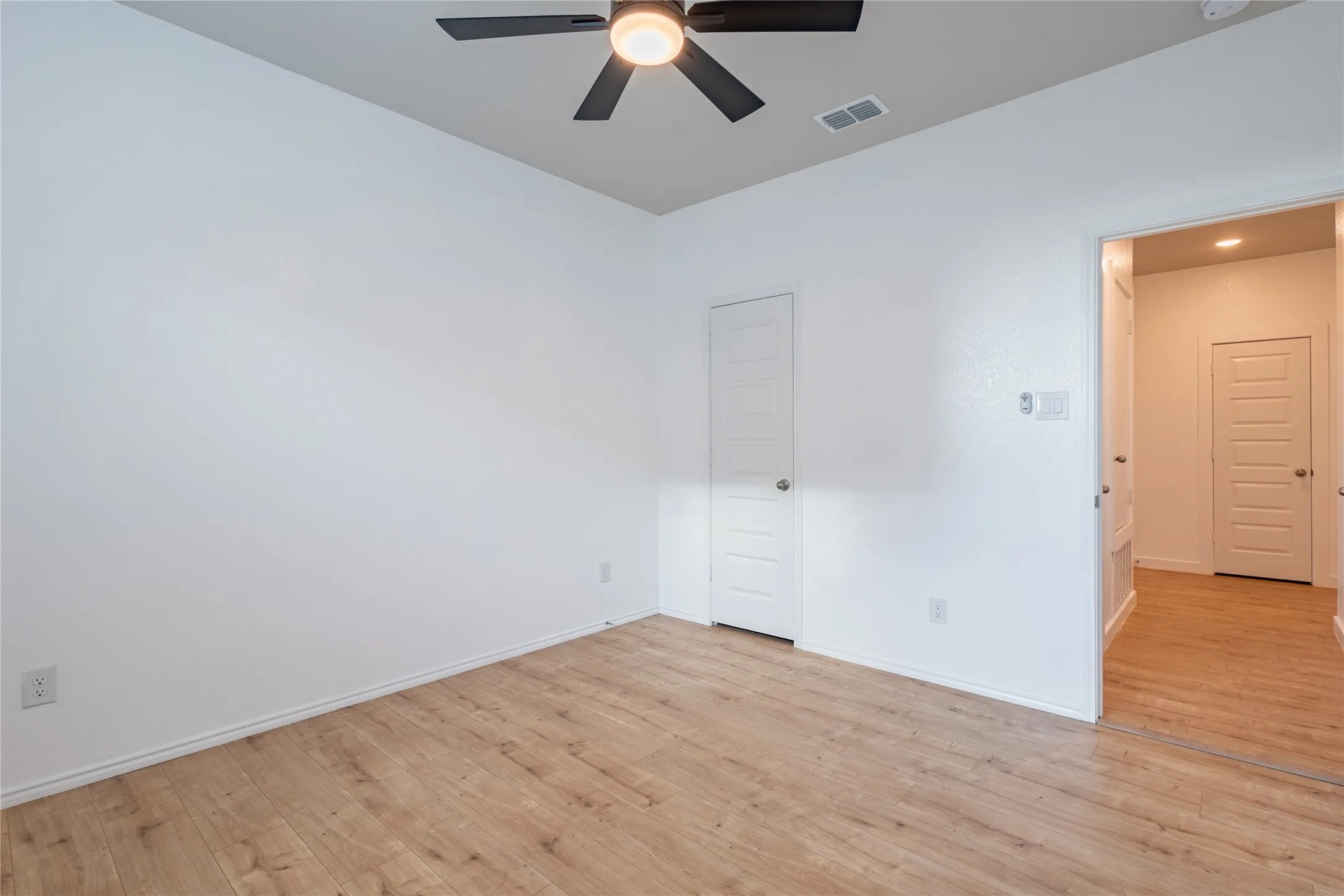 Single Family Residence For Rent in Grayson County , 970 Hurstwood Drive, Van Alstyne, Texas 75495, 4 Bedroom, 2 Bathroom, 3 Garage spaces, 1,952 Sqft, built in 2023, mls#21391789, Real Estate Agent in Van Alstyne, Homes For Rent in Grayson county, Homes For Rent in Van Alstyne, Realtor in Van Alstyne Texas, Real Estate Brokerage Independent Realty Texas, Luminita Cordes Realtor