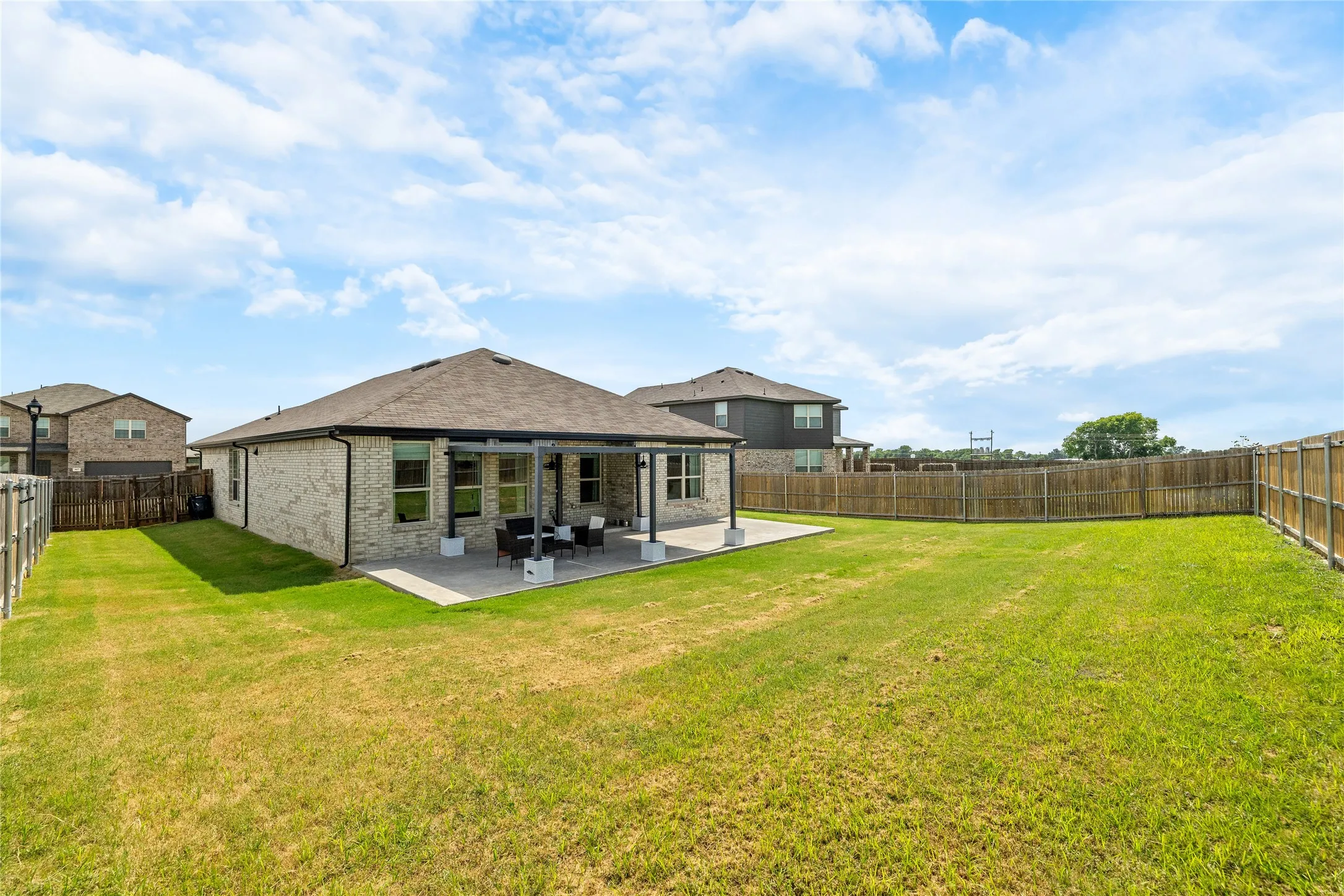 Single Family Residence For Rent in Grayson County , 970 Hurstwood Drive, Van Alstyne, Texas 75495, 4 Bedroom, 2 Bathroom, 3 Garage spaces, 1,952 Sqft, built in 2023, mls#21391789, Real Estate Agent in Van Alstyne, Homes For Rent in Grayson county, Homes For Rent in Van Alstyne, Realtor in Van Alstyne Texas, Real Estate Brokerage Independent Realty Texas, Luminita Cordes Realtor
