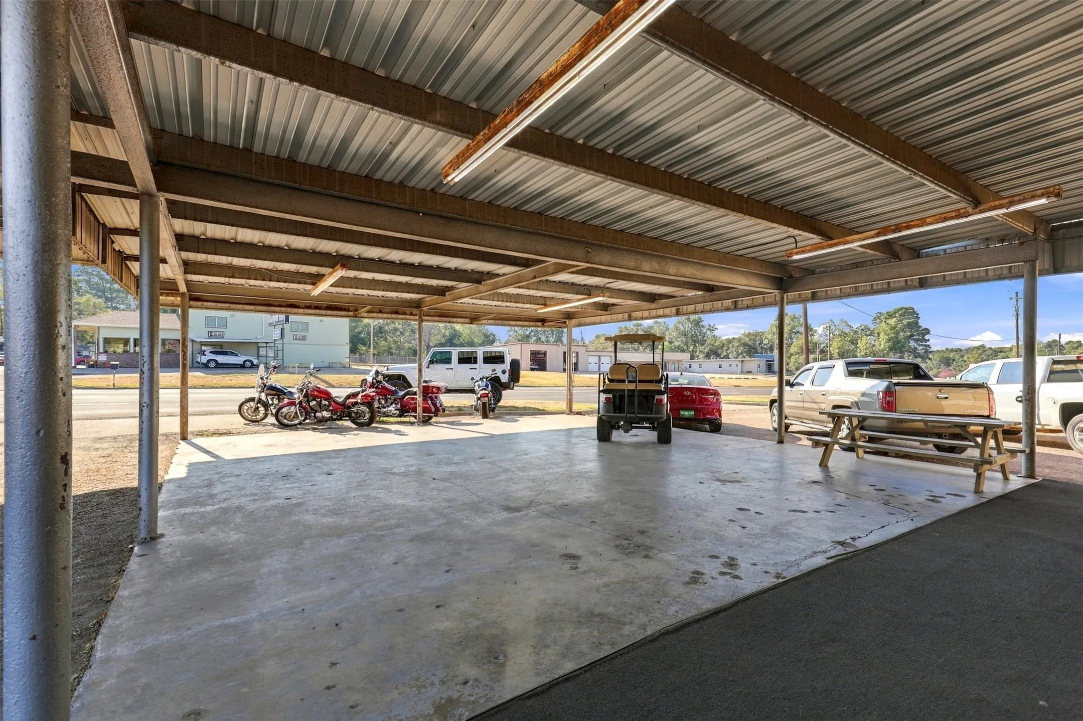 Office For Sale in Camp County , 511 S Greer, Pittsburg, Texas 75686, 0, 0, Garage spaces, 0 Sqft, built in 1962, mls#21391805, Real Estate Agent in Pittsburg, Homes For Sale in Camp county, Homes For Sale in Pittsburg, Realtor in Pittsburg Texas, Real Estate Brokerage Independent Realty Texas, Luminita Cordes Realtor