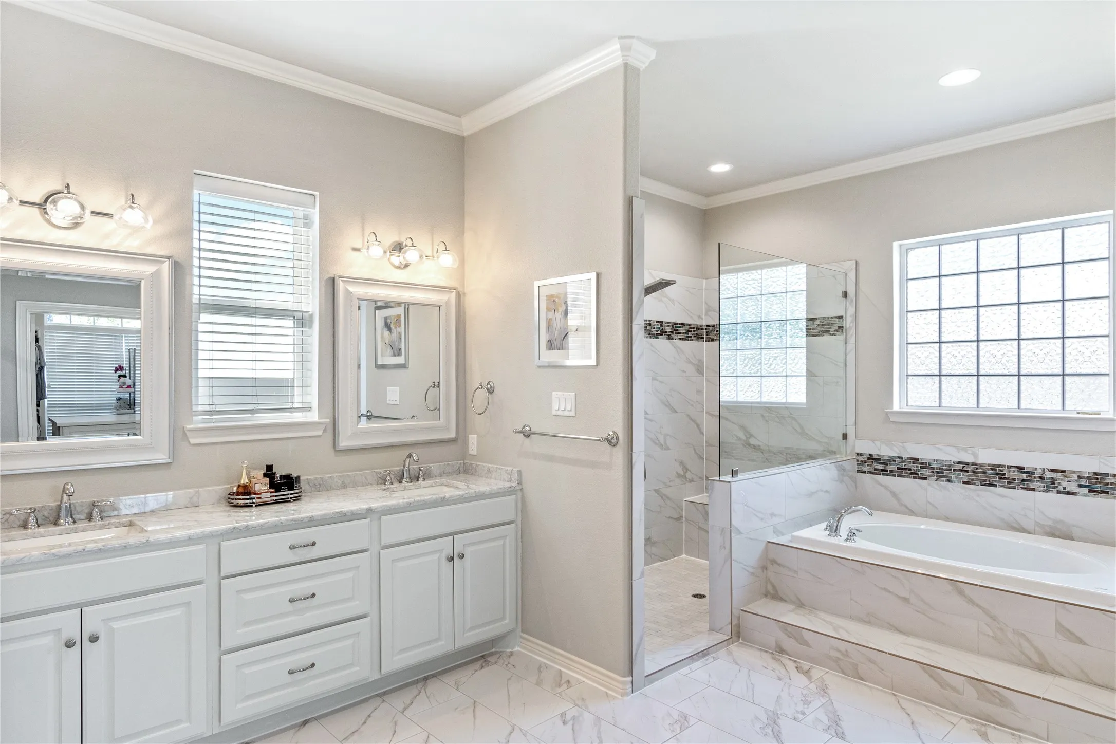 Single Family Residence For Sale in Henderson County , 241 Loon Bay Drive, Gun Barrel City, Texas 75156, 5 Bedroom, 6 Bathroom, 3 Garage spaces, 5,124 Sqft, built in 2018, mls#21390217, Real Estate Agent in Gun Barrel City, Homes For Sale in Henderson county, Homes For Sale in Gun Barrel City, Realtor in Gun Barrel City Texas, Real Estate Brokerage Independent Realty Texas, Luminita Cordes Realtor