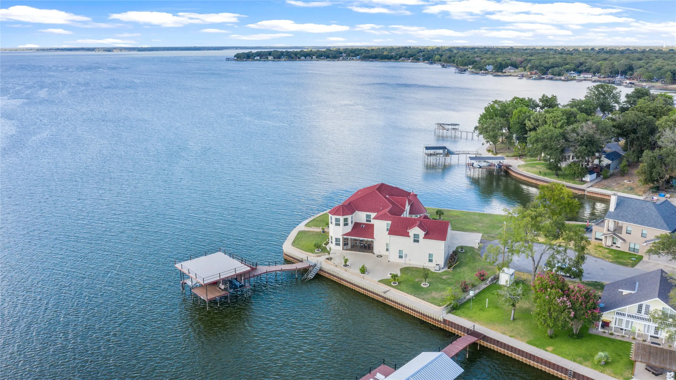 Single Family Residence For Sale in Henderson County , 241 Loon Bay Drive, Gun Barrel City, Texas 75156, 5 Bedroom, 6 Bathroom, 3 Garage spaces, 5,124 Sqft, built in 2018, mls#21390217, Real Estate Agent in Gun Barrel City, Homes For Sale in Henderson county, Homes For Sale in Gun Barrel City, Realtor in Gun Barrel City Texas, Real Estate Brokerage Independent Realty Texas, Luminita Cordes Realtor