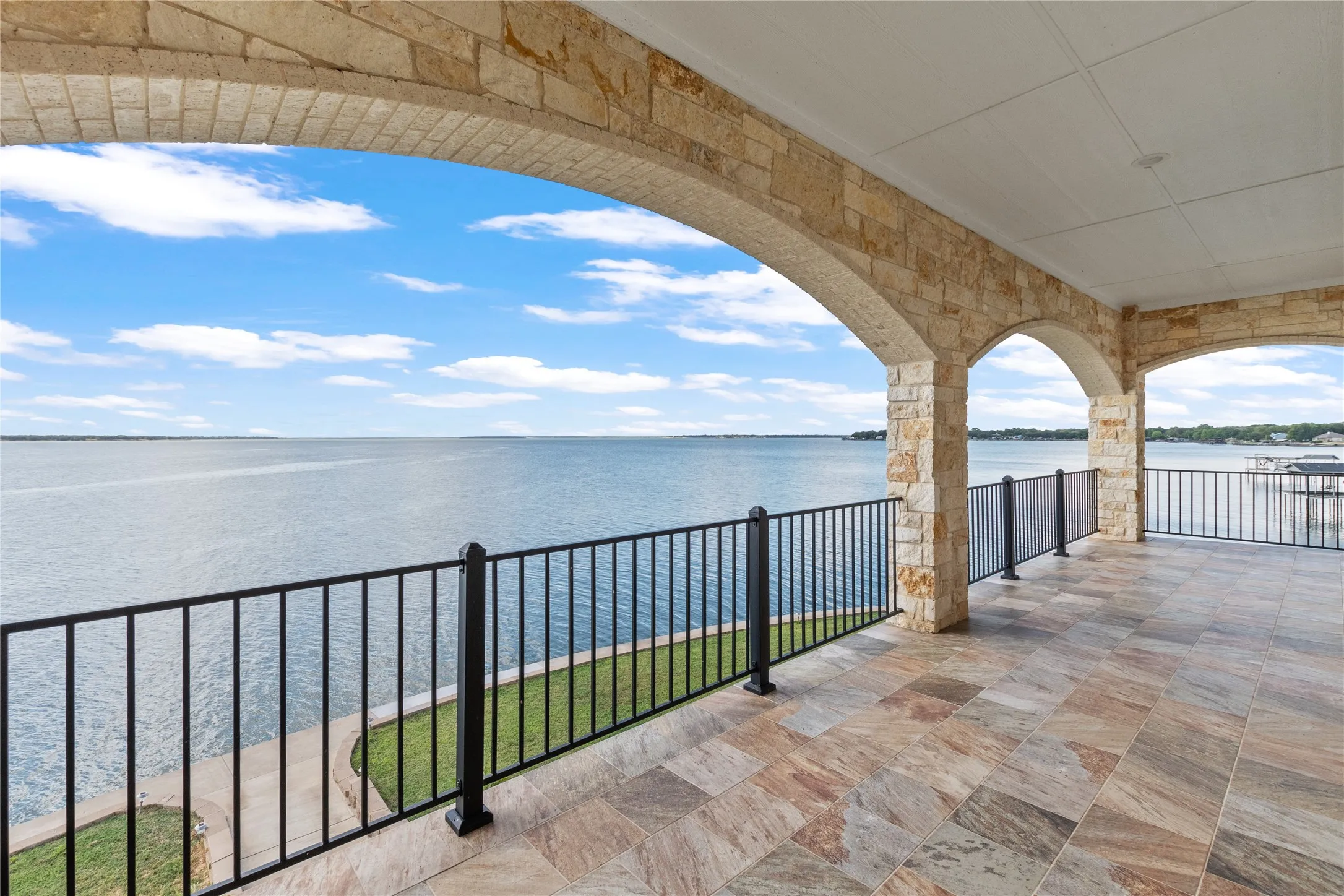 Single Family Residence For Sale in Henderson County , 241 Loon Bay Drive, Gun Barrel City, Texas 75156, 5 Bedroom, 6 Bathroom, 3 Garage spaces, 5,124 Sqft, built in 2018, mls#21390217, Real Estate Agent in Gun Barrel City, Homes For Sale in Henderson county, Homes For Sale in Gun Barrel City, Realtor in Gun Barrel City Texas, Real Estate Brokerage Independent Realty Texas, Luminita Cordes Realtor
