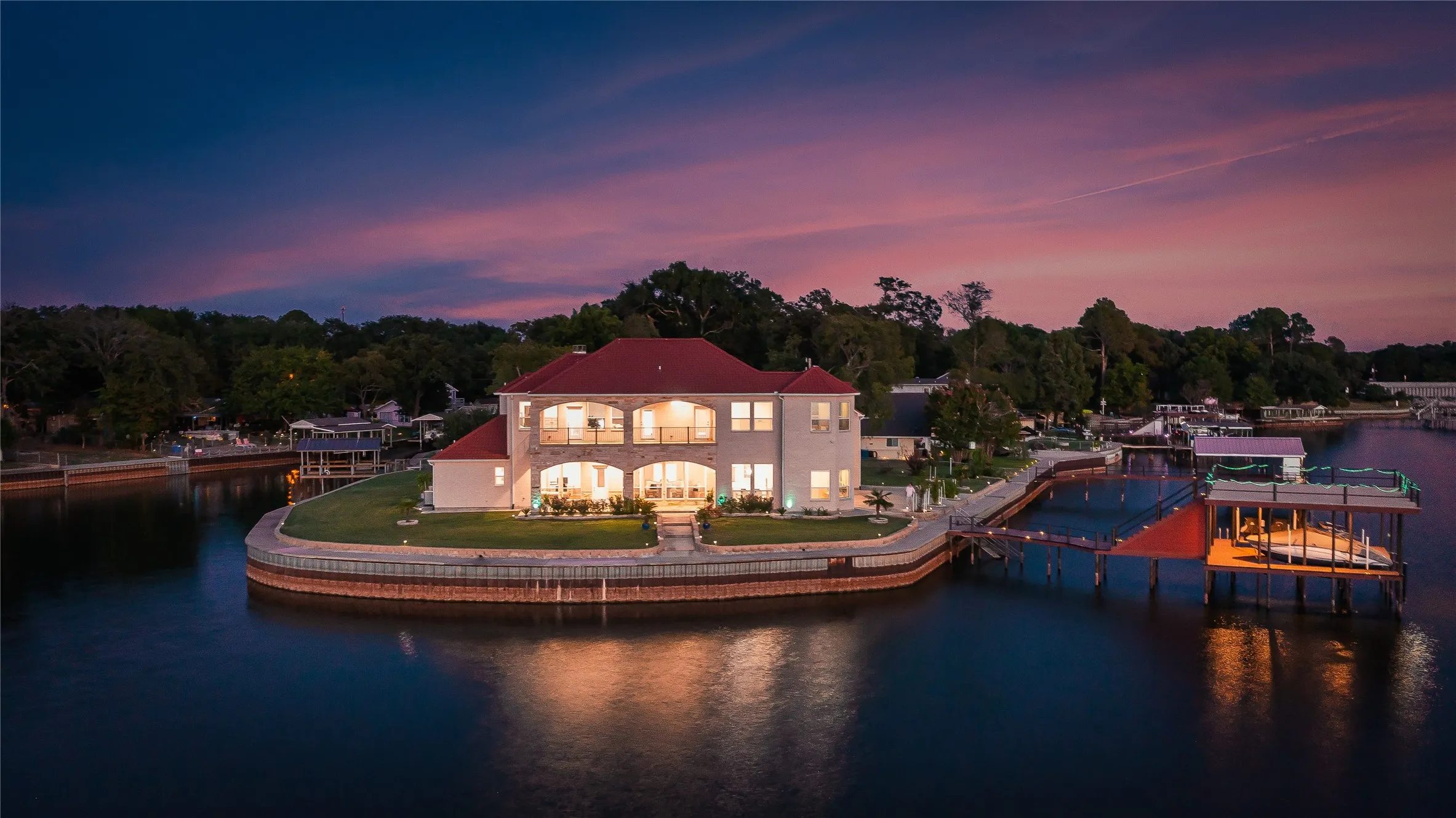 Single Family Residence For Sale in Henderson County , 241 Loon Bay Drive, Gun Barrel City, Texas 75156, 5 Bedroom, 6 Bathroom, 3 Garage spaces, 5,124 Sqft, built in 2018, mls#21390217, Real Estate Agent in Gun Barrel City, Homes For Sale in Henderson county, Homes For Sale in Gun Barrel City, Realtor in Gun Barrel City Texas, Real Estate Brokerage Independent Realty Texas, Luminita Cordes Realtor