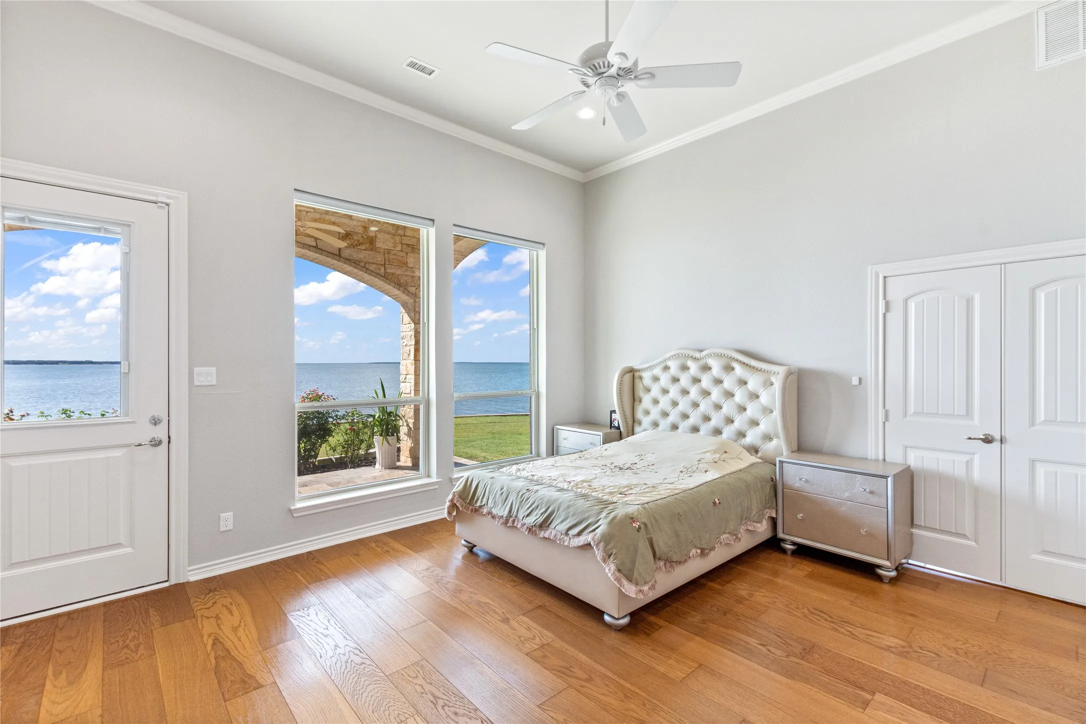 Single Family Residence For Sale in Henderson County , 241 Loon Bay Drive, Gun Barrel City, Texas 75156, 5 Bedroom, 6 Bathroom, 3 Garage spaces, 5,124 Sqft, built in 2018, mls#21390217, Real Estate Agent in Gun Barrel City, Homes For Sale in Henderson county, Homes For Sale in Gun Barrel City, Realtor in Gun Barrel City Texas, Real Estate Brokerage Independent Realty Texas, Luminita Cordes Realtor