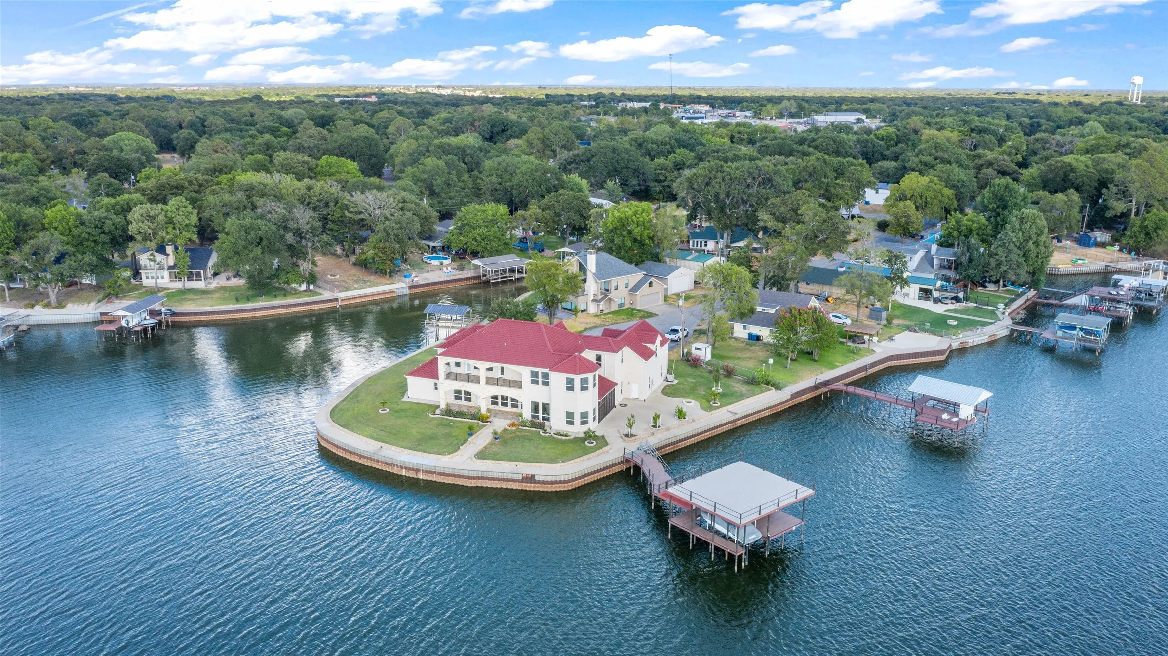 Single Family Residence For Sale in Henderson County , 241 Loon Bay Drive, Gun Barrel City, Texas 75156, 5 Bedroom, 6 Bathroom, 3 Garage spaces, 5,124 Sqft, built in 2018, mls#21390217, Real Estate Agent in Gun Barrel City, Homes For Sale in Henderson county, Homes For Sale in Gun Barrel City, Realtor in Gun Barrel City Texas, Real Estate Brokerage Independent Realty Texas, Luminita Cordes Realtor