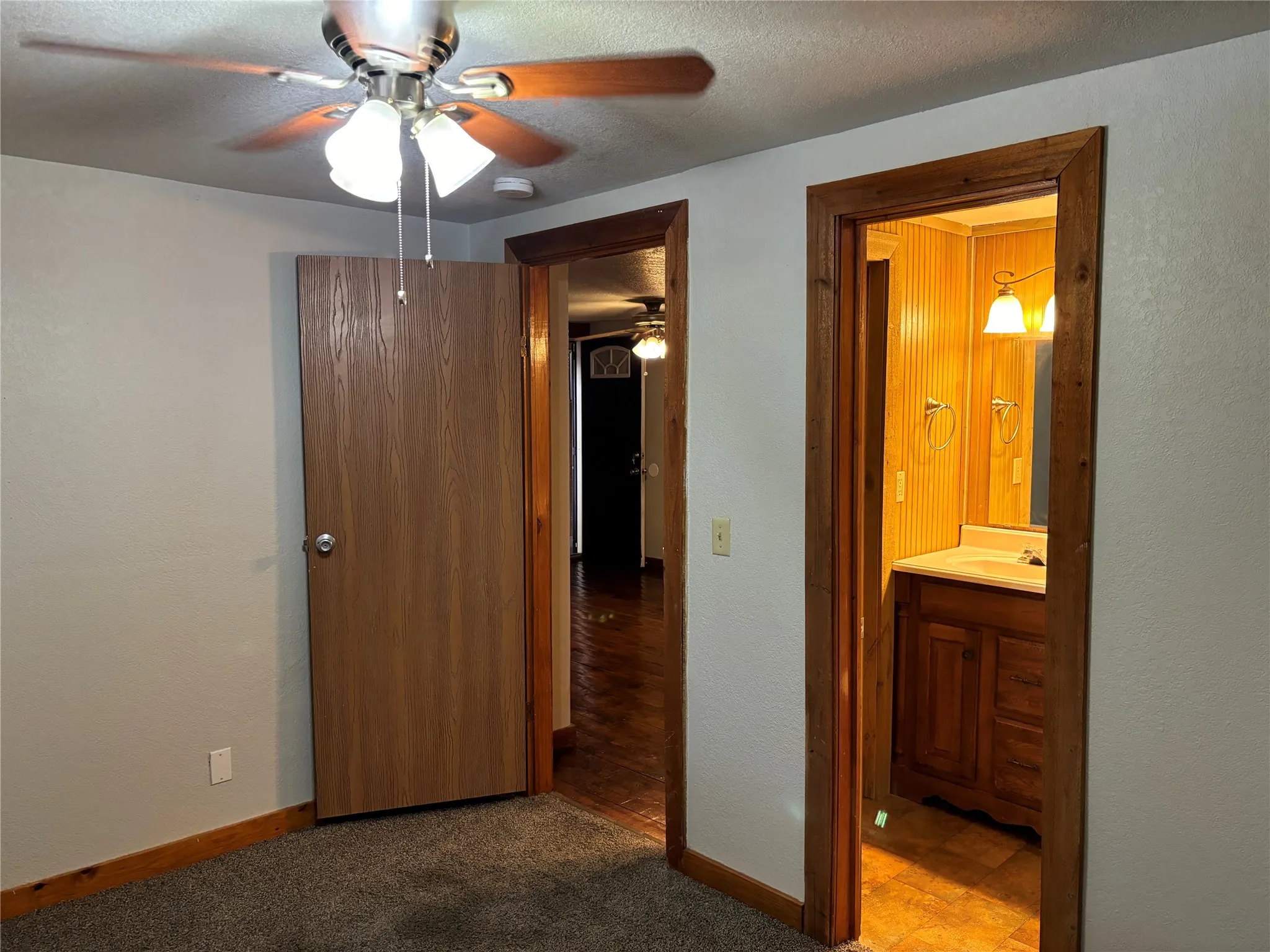 Apartment For Rent in Tarrant County , 1705 Chris Craft Drive 4, Grapevine, Texas 76051, 2 Bedroom, 1 Bathroom, Garage spaces, 650 Sqft, built in 1966, mls#21391814, Real Estate Agent in Grapevine, Homes For Rent in Tarrant county, Homes For Rent in Grapevine, Realtor in Grapevine Texas, Real Estate Brokerage Independent Realty Texas, Luminita Cordes Realtor