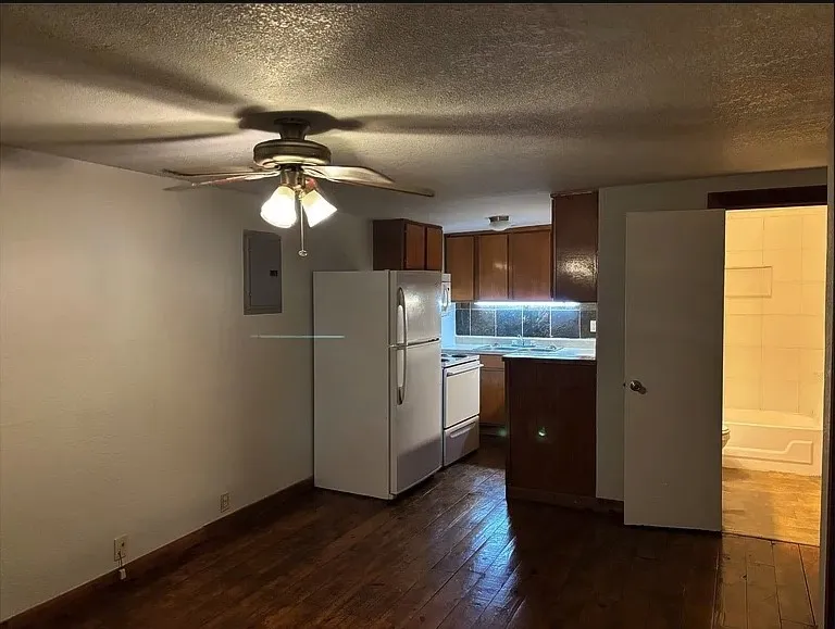Apartment For Rent in Tarrant County , 1705 Chris Craft Drive 4, Grapevine, Texas 76051, 2 Bedroom, 1 Bathroom, Garage spaces, 650 Sqft, built in 1966, mls#21391814, Real Estate Agent in Grapevine, Homes For Rent in Tarrant county, Homes For Rent in Grapevine, Realtor in Grapevine Texas, Real Estate Brokerage Independent Realty Texas, Luminita Cordes Realtor