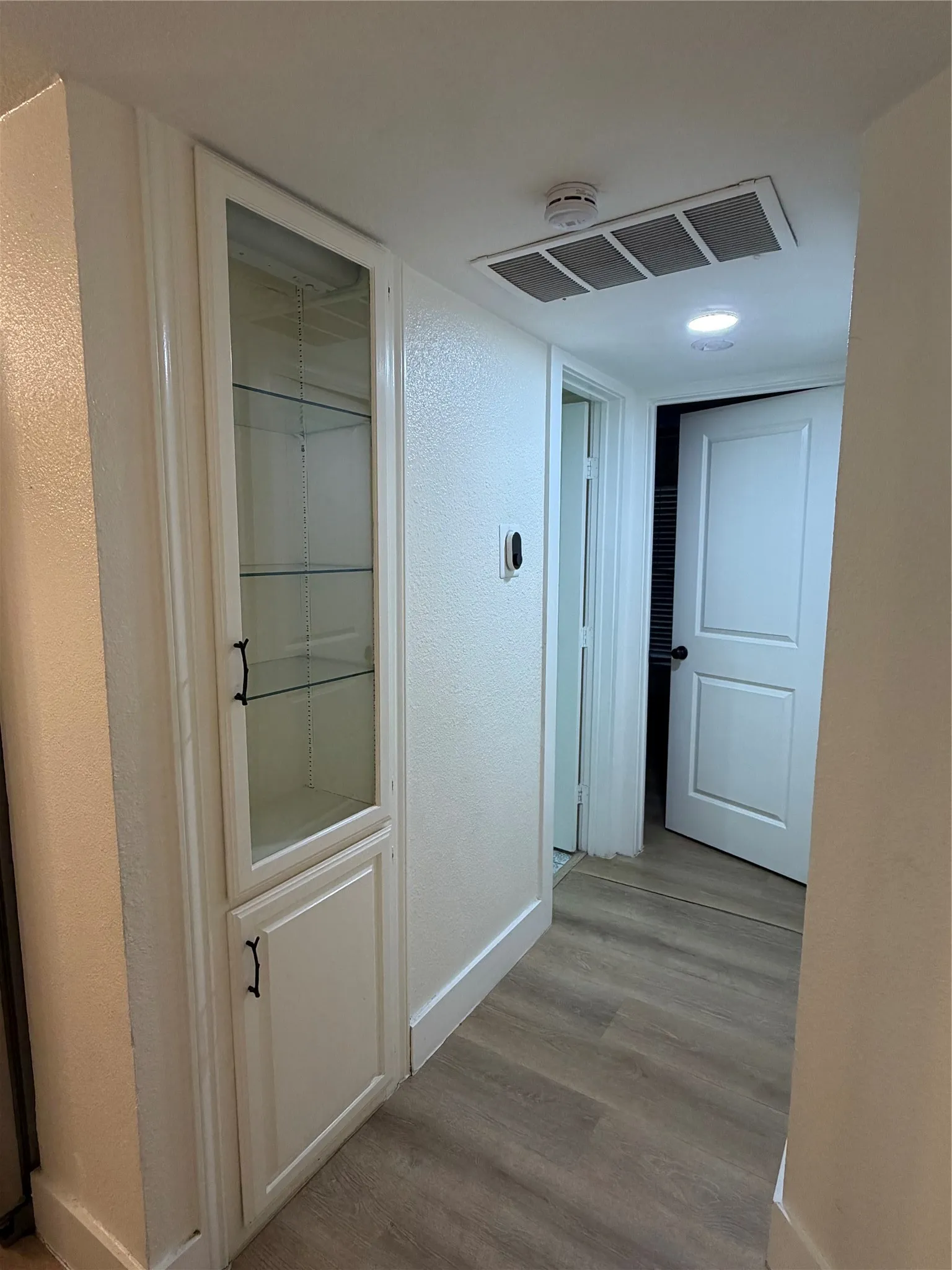 Condominium For Rent in Dallas County , 1505 E Interstate 30 118, Garland, Texas 75043, 2 Bedroom, 1 Bathroom, Garage spaces, 778 Sqft, built in 1983, mls#21390801, Real Estate Agent in Garland, Homes For Rent in Dallas county, Homes For Rent in Garland, Realtor in Garland Texas, Real Estate Brokerage Independent Realty Texas, Luminita Cordes Realtor