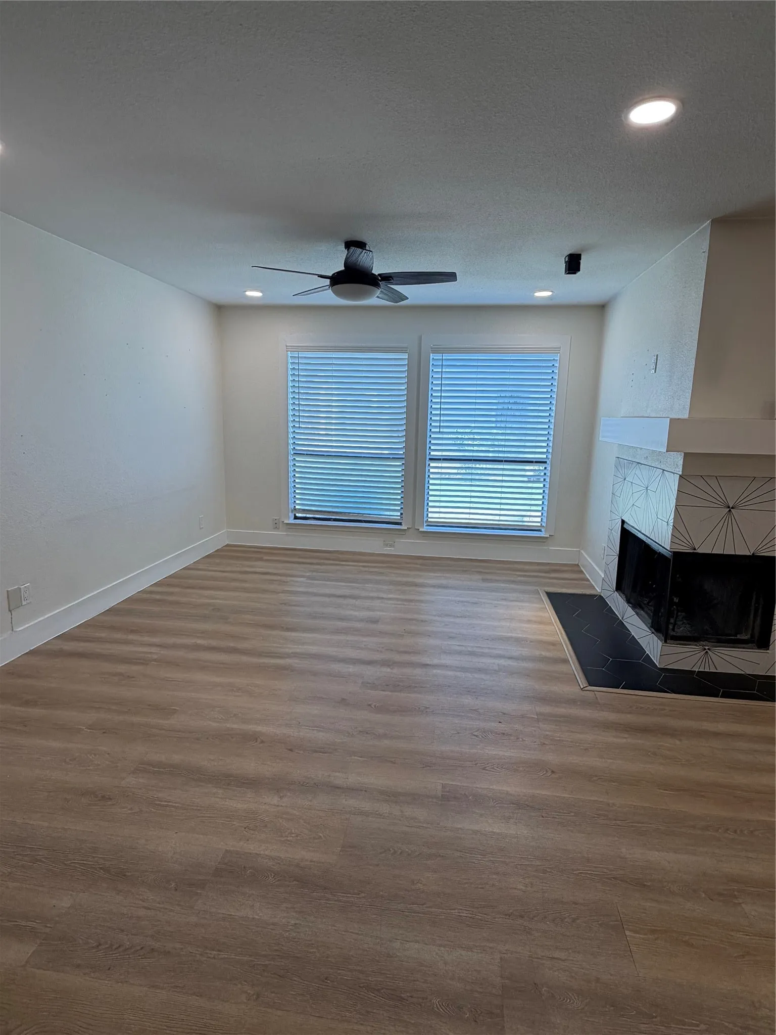 Condominium For Rent in Dallas County , 1505 E Interstate 30 118, Garland, Texas 75043, 2 Bedroom, 1 Bathroom, Garage spaces, 778 Sqft, built in 1983, mls#21390801, Real Estate Agent in Garland, Homes For Rent in Dallas county, Homes For Rent in Garland, Realtor in Garland Texas, Real Estate Brokerage Independent Realty Texas, Luminita Cordes Realtor