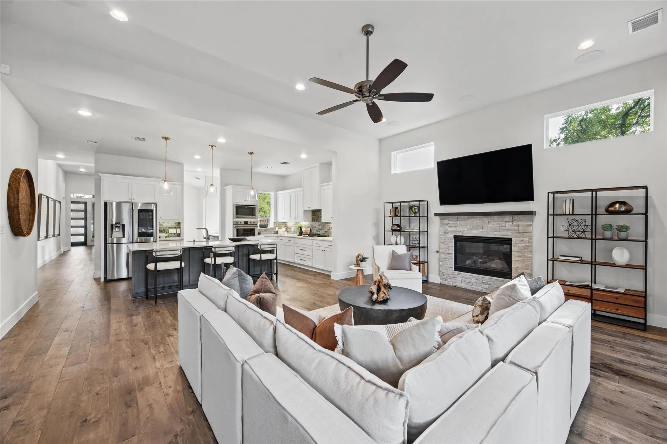 Single Family Residence For Sale in Dallas County , 8655 Forest Hills Boulevard, Dallas, Texas 75218, 3 Bedroom, 3 Bathroom, 2 Garage spaces, 2,542 Sqft, built in 2017, mls#21389985, Real Estate Agent in Dallas, Homes For Sale in Dallas county, Homes For Sale in Dallas, Realtor in Dallas Texas, Real Estate Brokerage Independent Realty Texas, Luminita Cordes Realtor