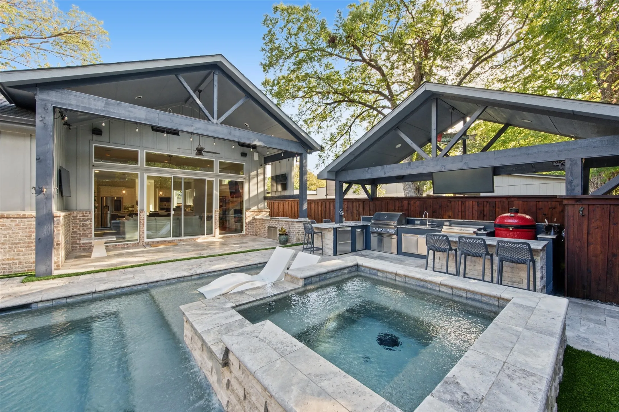 Single Family Residence For Sale in Dallas County , 8655 Forest Hills Boulevard, Dallas, Texas 75218, 3 Bedroom, 3 Bathroom, 2 Garage spaces, 2,542 Sqft, built in 2017, mls#21389985, Real Estate Agent in Dallas, Homes For Sale in Dallas county, Homes For Sale in Dallas, Realtor in Dallas Texas, Real Estate Brokerage Independent Realty Texas, Luminita Cordes Realtor