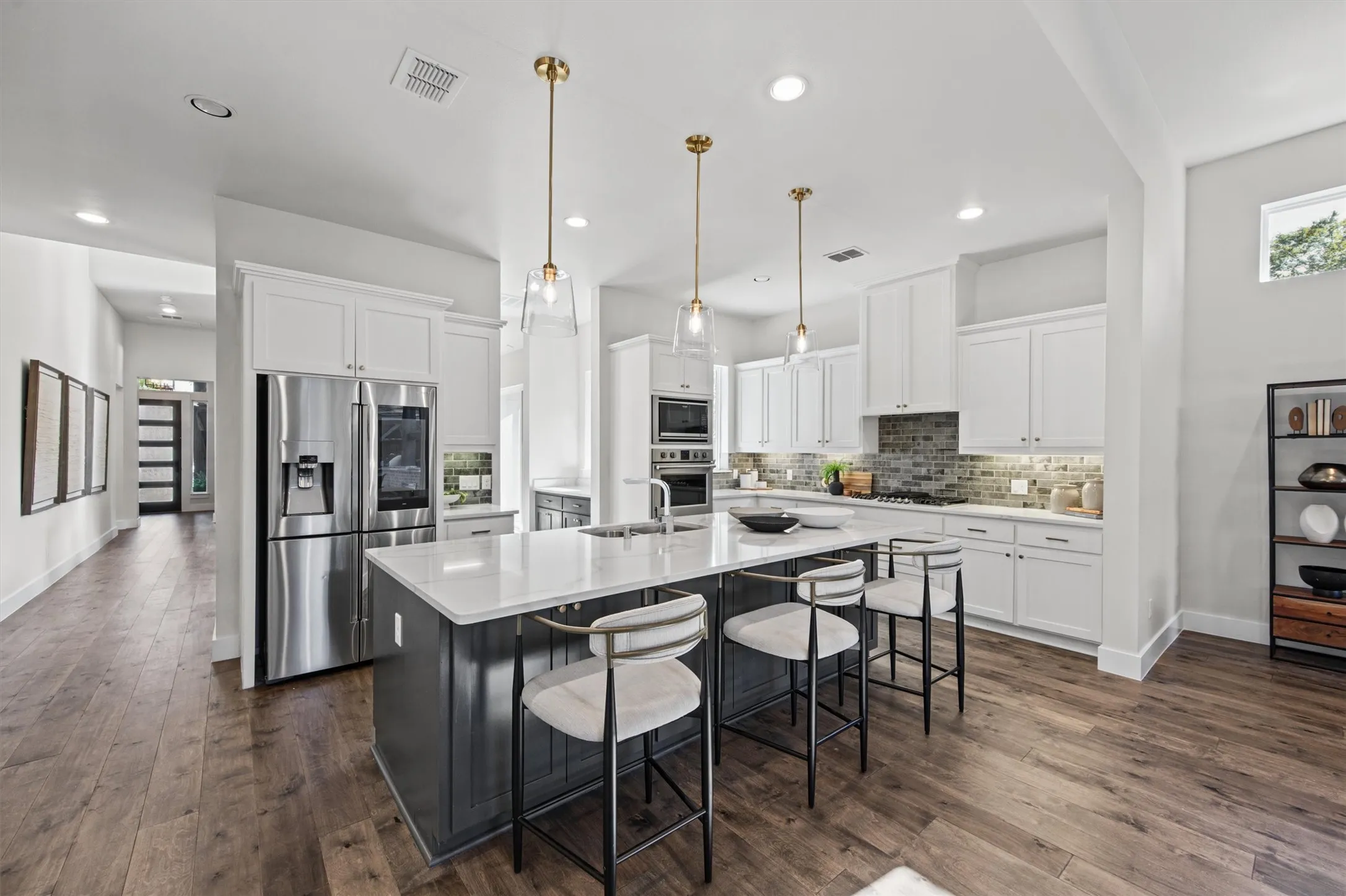 Single Family Residence For Sale in Dallas County , 8655 Forest Hills Boulevard, Dallas, Texas 75218, 3 Bedroom, 3 Bathroom, 2 Garage spaces, 2,542 Sqft, built in 2017, mls#21389985, Real Estate Agent in Dallas, Homes For Sale in Dallas county, Homes For Sale in Dallas, Realtor in Dallas Texas, Real Estate Brokerage Independent Realty Texas, Luminita Cordes Realtor
