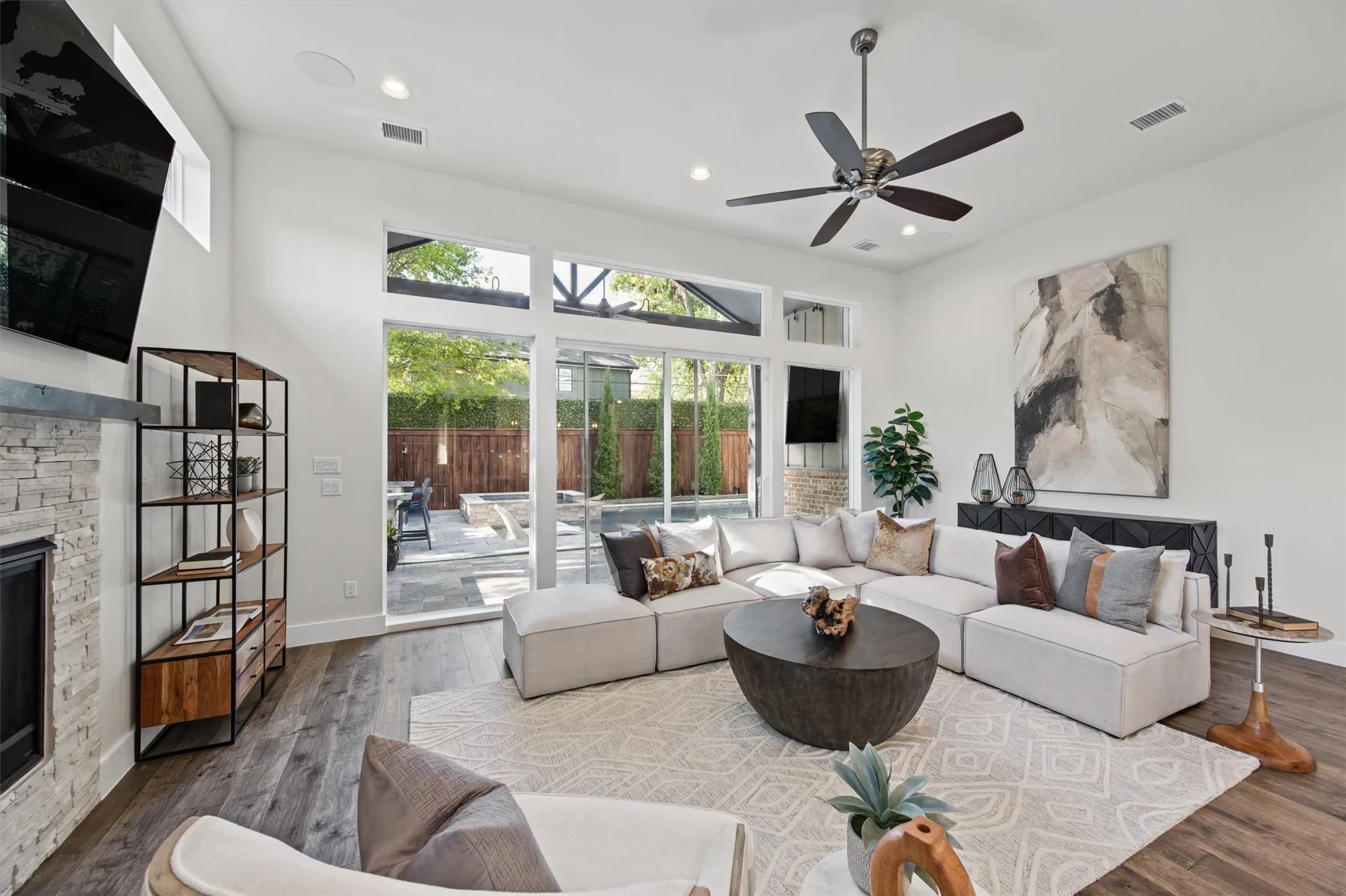 Single Family Residence For Sale in Dallas County , 8655 Forest Hills Boulevard, Dallas, Texas 75218, 3 Bedroom, 3 Bathroom, 2 Garage spaces, 2,542 Sqft, built in 2017, mls#21389985, Real Estate Agent in Dallas, Homes For Sale in Dallas county, Homes For Sale in Dallas, Realtor in Dallas Texas, Real Estate Brokerage Independent Realty Texas, Luminita Cordes Realtor