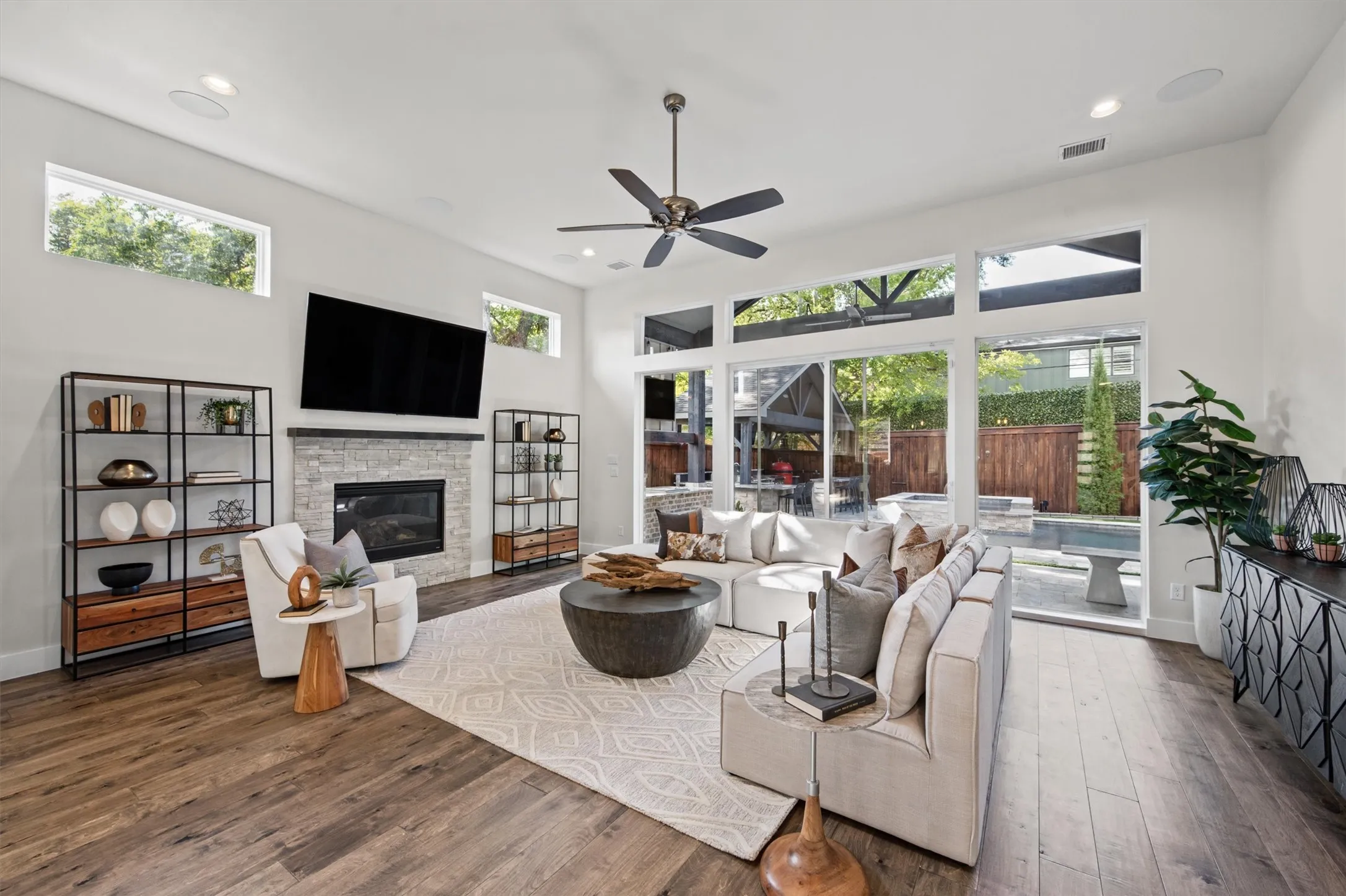 Single Family Residence For Sale in Dallas County , 8655 Forest Hills Boulevard, Dallas, Texas 75218, 3 Bedroom, 3 Bathroom, 2 Garage spaces, 2,542 Sqft, built in 2017, mls#21389985, Real Estate Agent in Dallas, Homes For Sale in Dallas county, Homes For Sale in Dallas, Realtor in Dallas Texas, Real Estate Brokerage Independent Realty Texas, Luminita Cordes Realtor