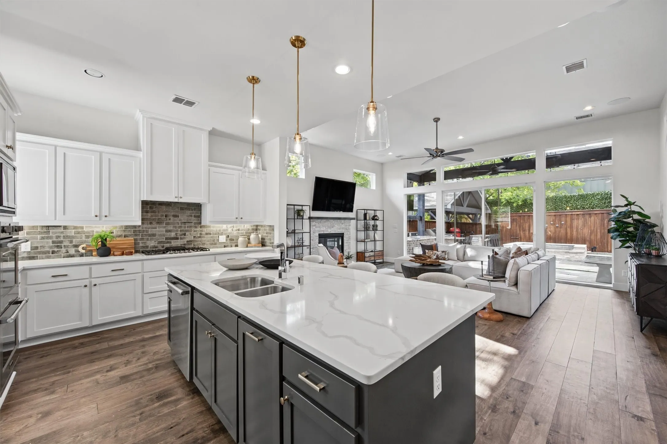Single Family Residence For Sale in Dallas County , 8655 Forest Hills Boulevard, Dallas, Texas 75218, 3 Bedroom, 3 Bathroom, 2 Garage spaces, 2,542 Sqft, built in 2017, mls#21389985, Real Estate Agent in Dallas, Homes For Sale in Dallas county, Homes For Sale in Dallas, Realtor in Dallas Texas, Real Estate Brokerage Independent Realty Texas, Luminita Cordes Realtor