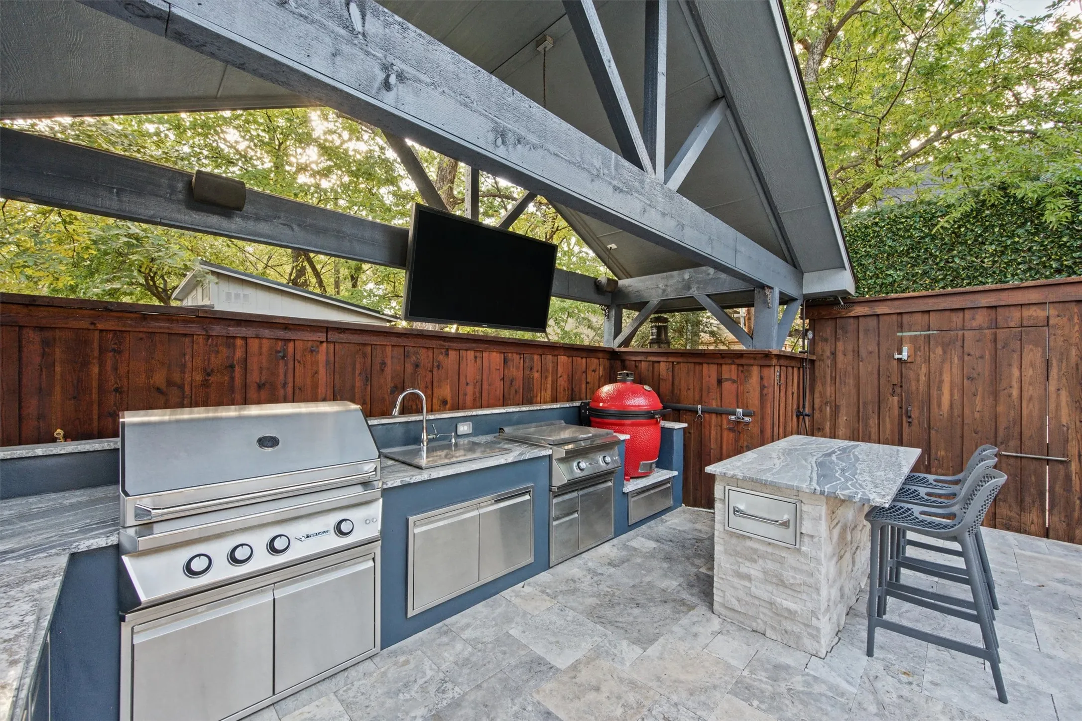 Single Family Residence For Sale in Dallas County , 8655 Forest Hills Boulevard, Dallas, Texas 75218, 3 Bedroom, 3 Bathroom, 2 Garage spaces, 2,542 Sqft, built in 2017, mls#21389985, Real Estate Agent in Dallas, Homes For Sale in Dallas county, Homes For Sale in Dallas, Realtor in Dallas Texas, Real Estate Brokerage Independent Realty Texas, Luminita Cordes Realtor
