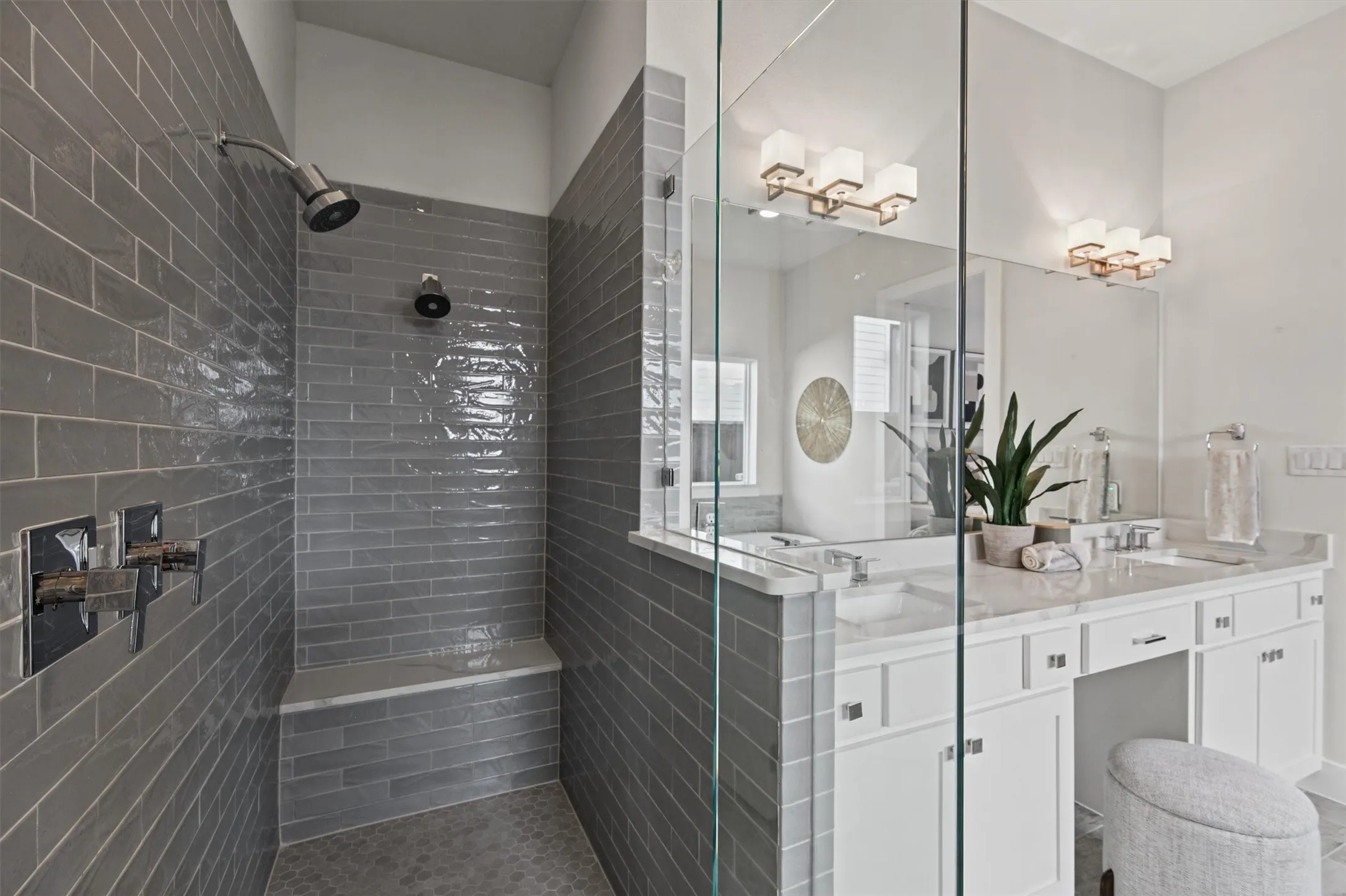 Single Family Residence For Sale in Dallas County , 8655 Forest Hills Boulevard, Dallas, Texas 75218, 3 Bedroom, 3 Bathroom, 2 Garage spaces, 2,542 Sqft, built in 2017, mls#21389985, Real Estate Agent in Dallas, Homes For Sale in Dallas county, Homes For Sale in Dallas, Realtor in Dallas Texas, Real Estate Brokerage Independent Realty Texas, Luminita Cordes Realtor