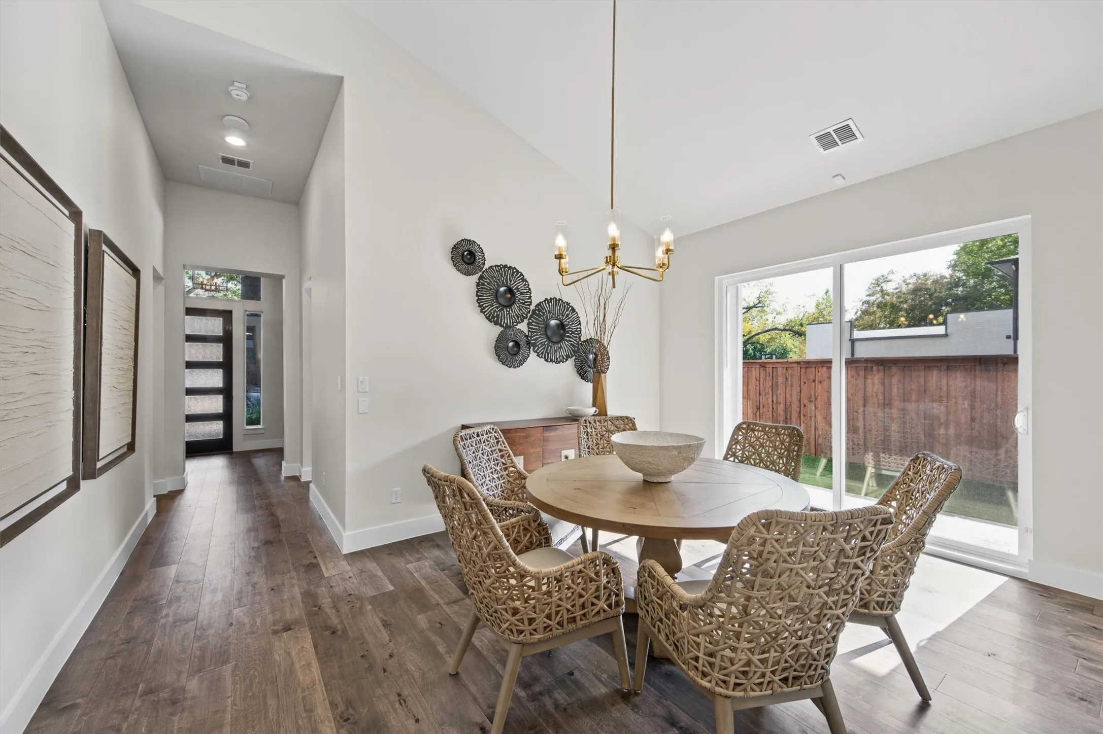 Single Family Residence For Sale in Dallas County , 8655 Forest Hills Boulevard, Dallas, Texas 75218, 3 Bedroom, 3 Bathroom, 2 Garage spaces, 2,542 Sqft, built in 2017, mls#21389985, Real Estate Agent in Dallas, Homes For Sale in Dallas county, Homes For Sale in Dallas, Realtor in Dallas Texas, Real Estate Brokerage Independent Realty Texas, Luminita Cordes Realtor