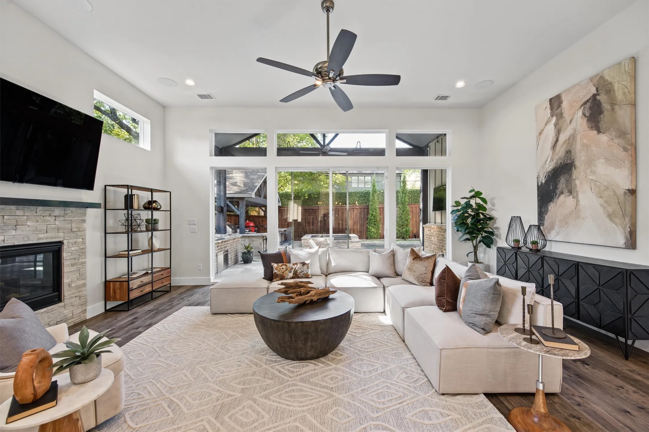 Single Family Residence For Sale in Dallas County , 8655 Forest Hills Boulevard, Dallas, Texas 75218, 3 Bedroom, 3 Bathroom, 2 Garage spaces, 2,542 Sqft, built in 2017, mls#21389985, Real Estate Agent in Dallas, Homes For Sale in Dallas county, Homes For Sale in Dallas, Realtor in Dallas Texas, Real Estate Brokerage Independent Realty Texas, Luminita Cordes Realtor