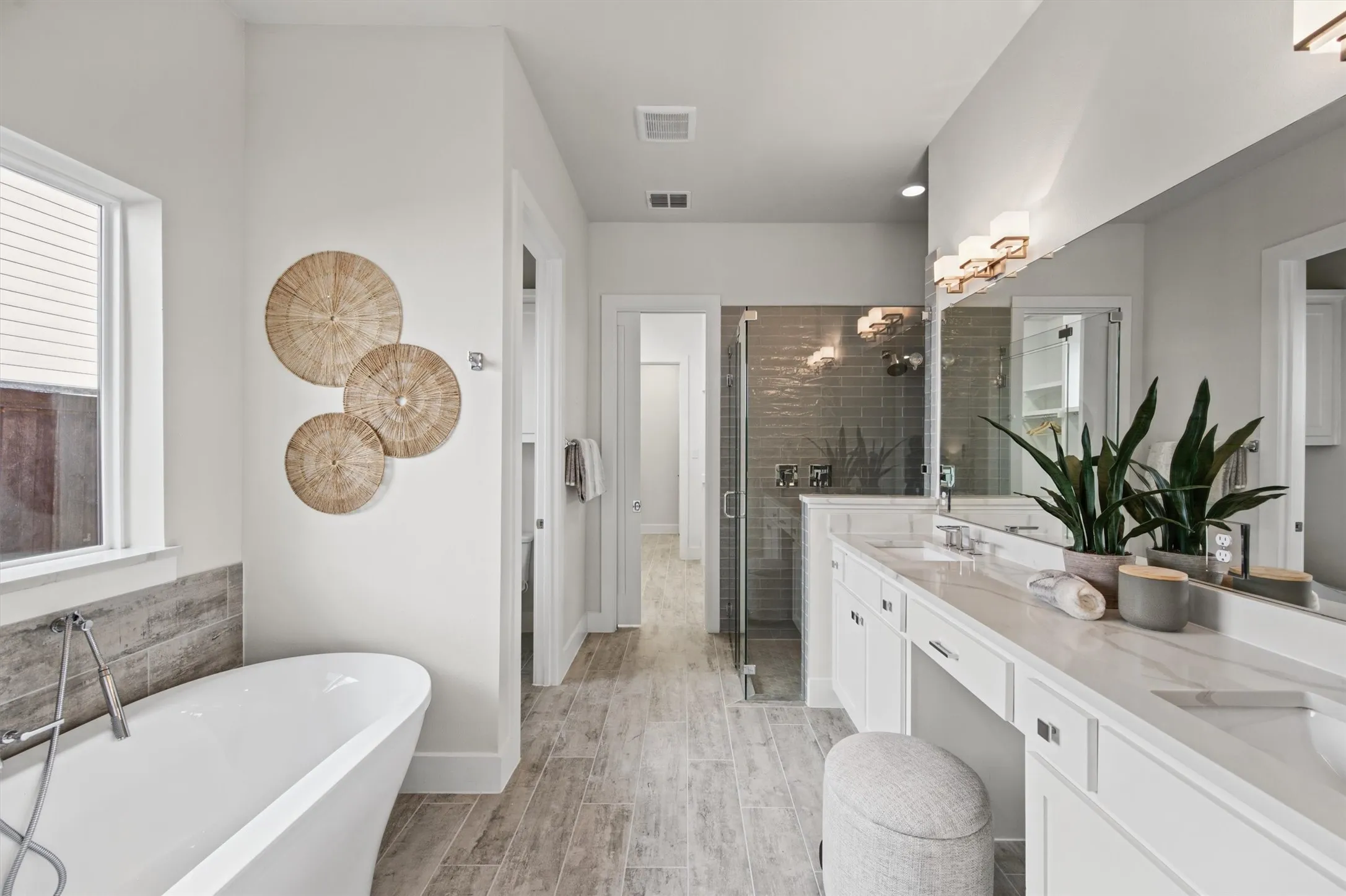 Single Family Residence For Sale in Dallas County , 8655 Forest Hills Boulevard, Dallas, Texas 75218, 3 Bedroom, 3 Bathroom, 2 Garage spaces, 2,542 Sqft, built in 2017, mls#21389985, Real Estate Agent in Dallas, Homes For Sale in Dallas county, Homes For Sale in Dallas, Realtor in Dallas Texas, Real Estate Brokerage Independent Realty Texas, Luminita Cordes Realtor