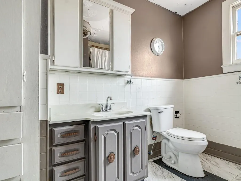 Single Family Residence For Sale in Hill County , 112 W Hackberry Street, Malone, Texas 76660, 4 Bedroom, 2 Bathroom, Garage spaces, 2,264 Sqft, built in 1925, mls#21391817, Real Estate Agent in Malone, Homes For Sale in Hill county, Homes For Sale in Malone, Realtor in Malone Texas, Real Estate Brokerage Independent Realty Texas, Luminita Cordes Realtor