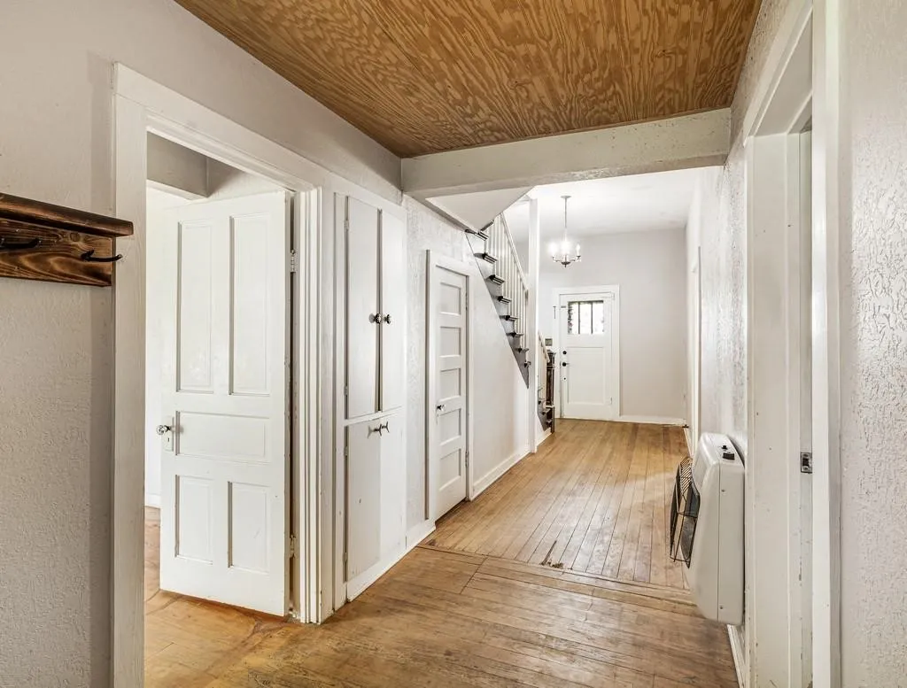 Single Family Residence For Sale in Hill County , 112 W Hackberry Street, Malone, Texas 76660, 4 Bedroom, 2 Bathroom, Garage spaces, 2,264 Sqft, built in 1925, mls#21391817, Real Estate Agent in Malone, Homes For Sale in Hill county, Homes For Sale in Malone, Realtor in Malone Texas, Real Estate Brokerage Independent Realty Texas, Luminita Cordes Realtor
