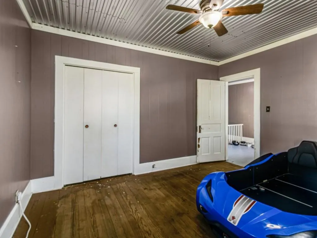 Single Family Residence For Sale in Hill County , 112 W Hackberry Street, Malone, Texas 76660, 4 Bedroom, 2 Bathroom, Garage spaces, 2,264 Sqft, built in 1925, mls#21391817, Real Estate Agent in Malone, Homes For Sale in Hill county, Homes For Sale in Malone, Realtor in Malone Texas, Real Estate Brokerage Independent Realty Texas, Luminita Cordes Realtor