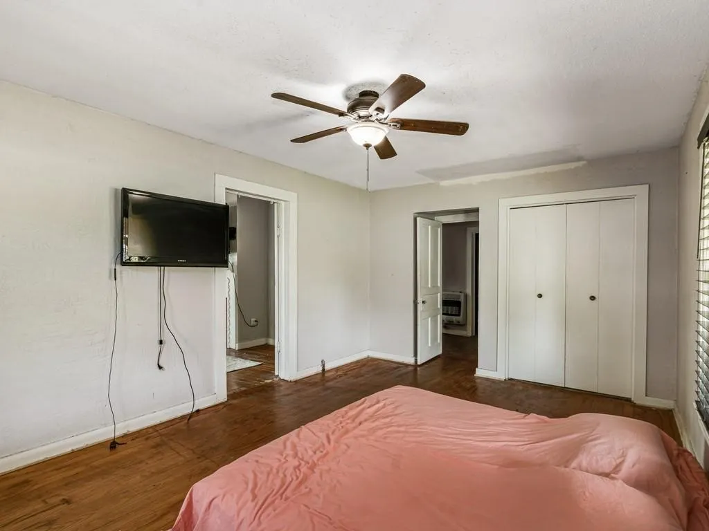 Single Family Residence For Sale in Hill County , 112 W Hackberry Street, Malone, Texas 76660, 4 Bedroom, 2 Bathroom, Garage spaces, 2,264 Sqft, built in 1925, mls#21391817, Real Estate Agent in Malone, Homes For Sale in Hill county, Homes For Sale in Malone, Realtor in Malone Texas, Real Estate Brokerage Independent Realty Texas, Luminita Cordes Realtor