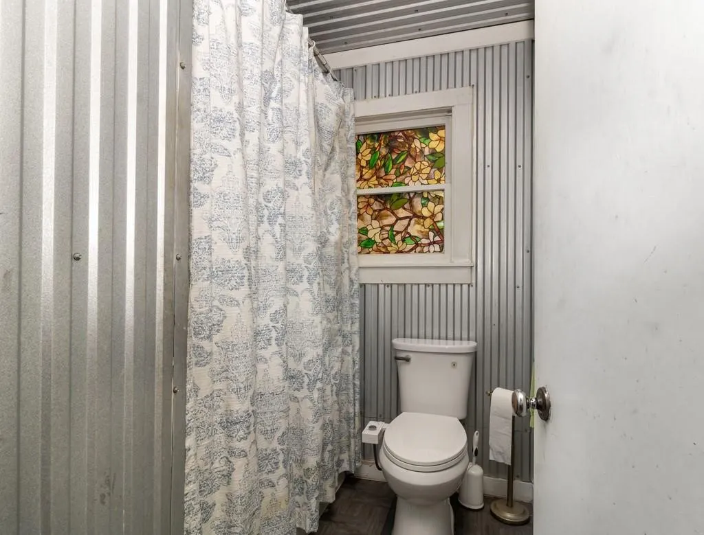 Single Family Residence For Sale in Hill County , 112 W Hackberry Street, Malone, Texas 76660, 4 Bedroom, 2 Bathroom, Garage spaces, 2,264 Sqft, built in 1925, mls#21391817, Real Estate Agent in Malone, Homes For Sale in Hill county, Homes For Sale in Malone, Realtor in Malone Texas, Real Estate Brokerage Independent Realty Texas, Luminita Cordes Realtor
