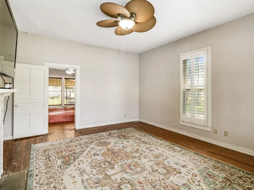 Single Family Residence For Sale in Hill County , 112 W Hackberry Street, Malone, Texas 76660, 4 Bedroom, 2 Bathroom, Garage spaces, 2,264 Sqft, built in 1925, mls#21391817, Real Estate Agent in Malone, Homes For Sale in Hill county, Homes For Sale in Malone, Realtor in Malone Texas, Real Estate Brokerage Independent Realty Texas, Luminita Cordes Realtor