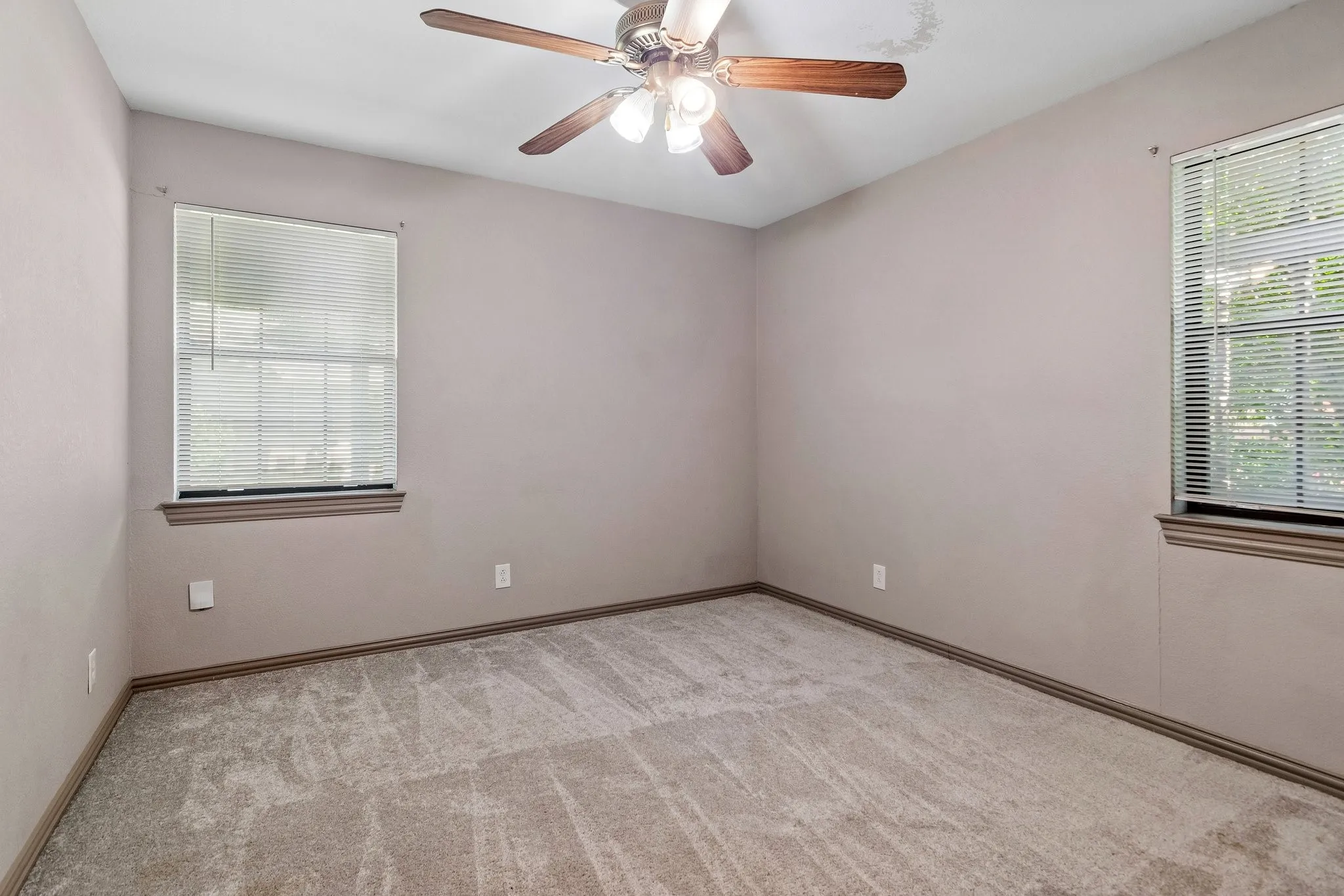 Bedroom with ceiling fan