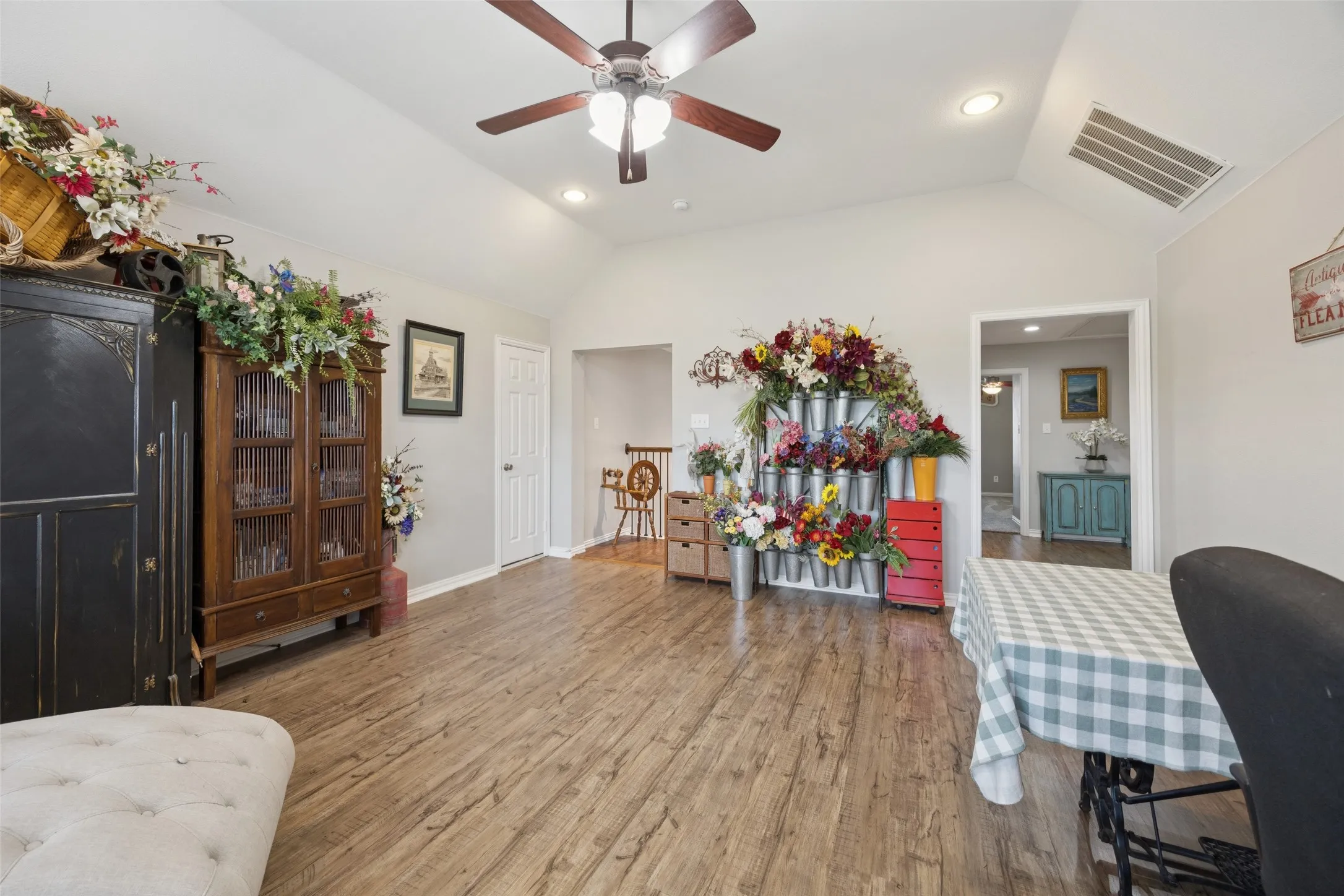 Single Family Residence For Sale in Kaufman County , 1000 Fenwick Lane, Forney, Texas 75126, 5 Bedroom, 4 Bathroom, 3 Garage spaces, 3,609 Sqft, built in 2008, mls#21390439, Real Estate Agent in Forney, Homes For Sale in Kaufman county, Homes For Sale in Forney, Realtor in Forney Texas, Real Estate Brokerage Independent Realty Texas, Luminita Cordes Realtor