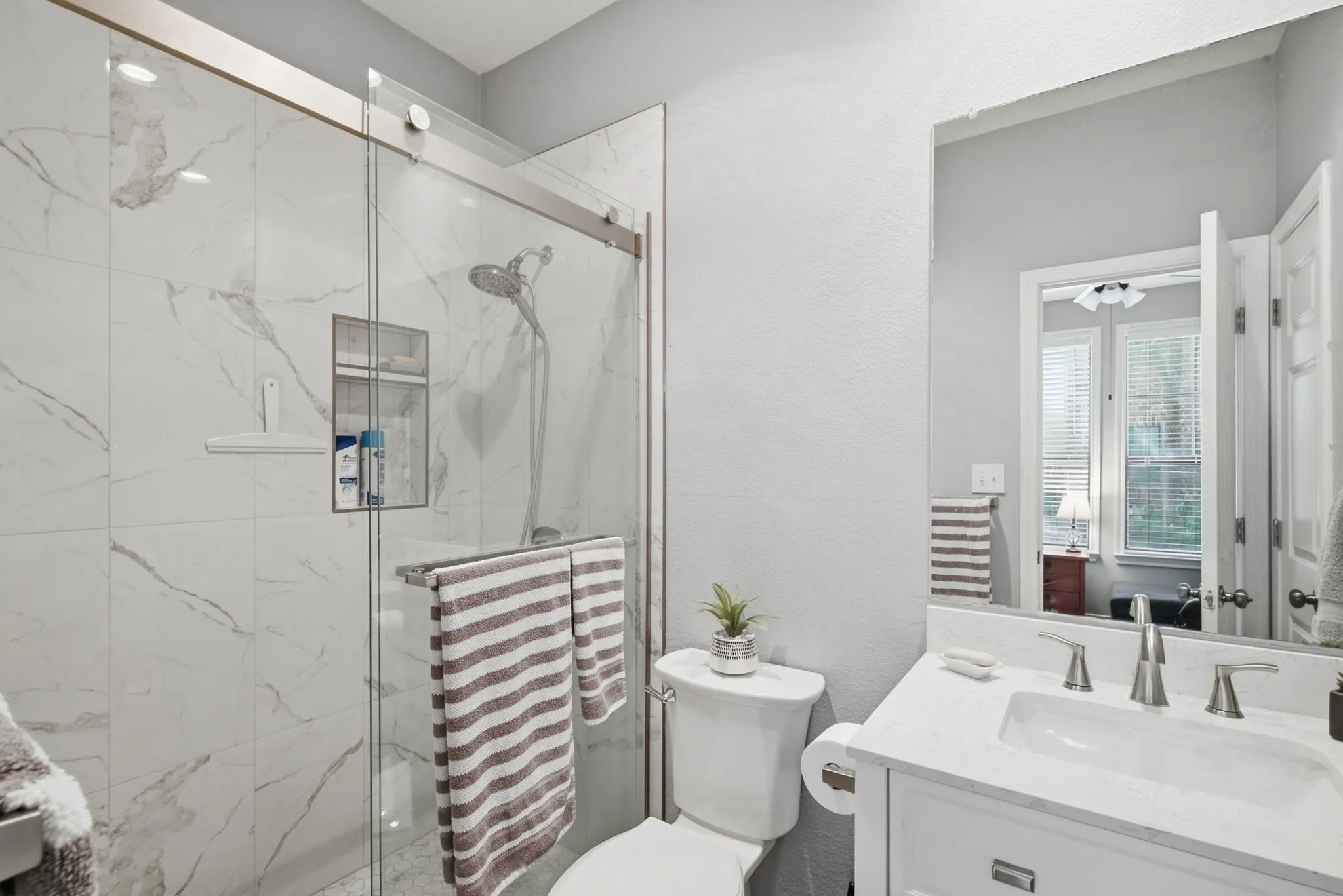 Condominium For Sale in Tarrant County , 3815 Birkdale Drive, Fort Worth, Texas 76116, 2 Bedroom, 3 Bathroom, 2 Garage spaces, 1,603 Sqft, built in 2005, mls#21391206, Real Estate Agent in Fort Worth, Homes For Sale in Tarrant county, Homes For Sale in Fort Worth, Realtor in Fort Worth Texas, Real Estate Brokerage Independent Realty Texas, Luminita Cordes Realtor