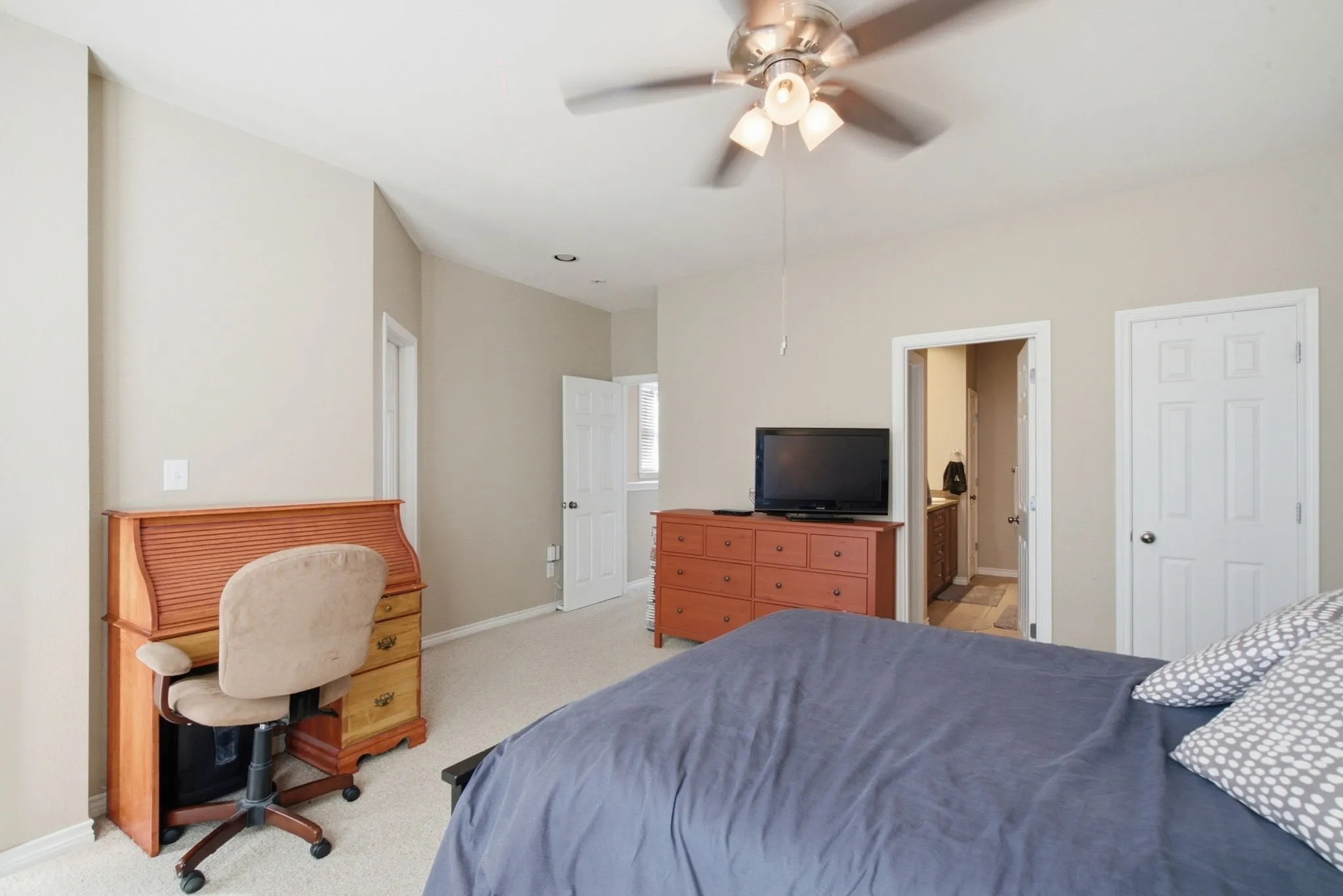 Condominium For Sale in Tarrant County , 3815 Birkdale Drive, Fort Worth, Texas 76116, 2 Bedroom, 3 Bathroom, 2 Garage spaces, 1,603 Sqft, built in 2005, mls#21391206, Real Estate Agent in Fort Worth, Homes For Sale in Tarrant county, Homes For Sale in Fort Worth, Realtor in Fort Worth Texas, Real Estate Brokerage Independent Realty Texas, Luminita Cordes Realtor