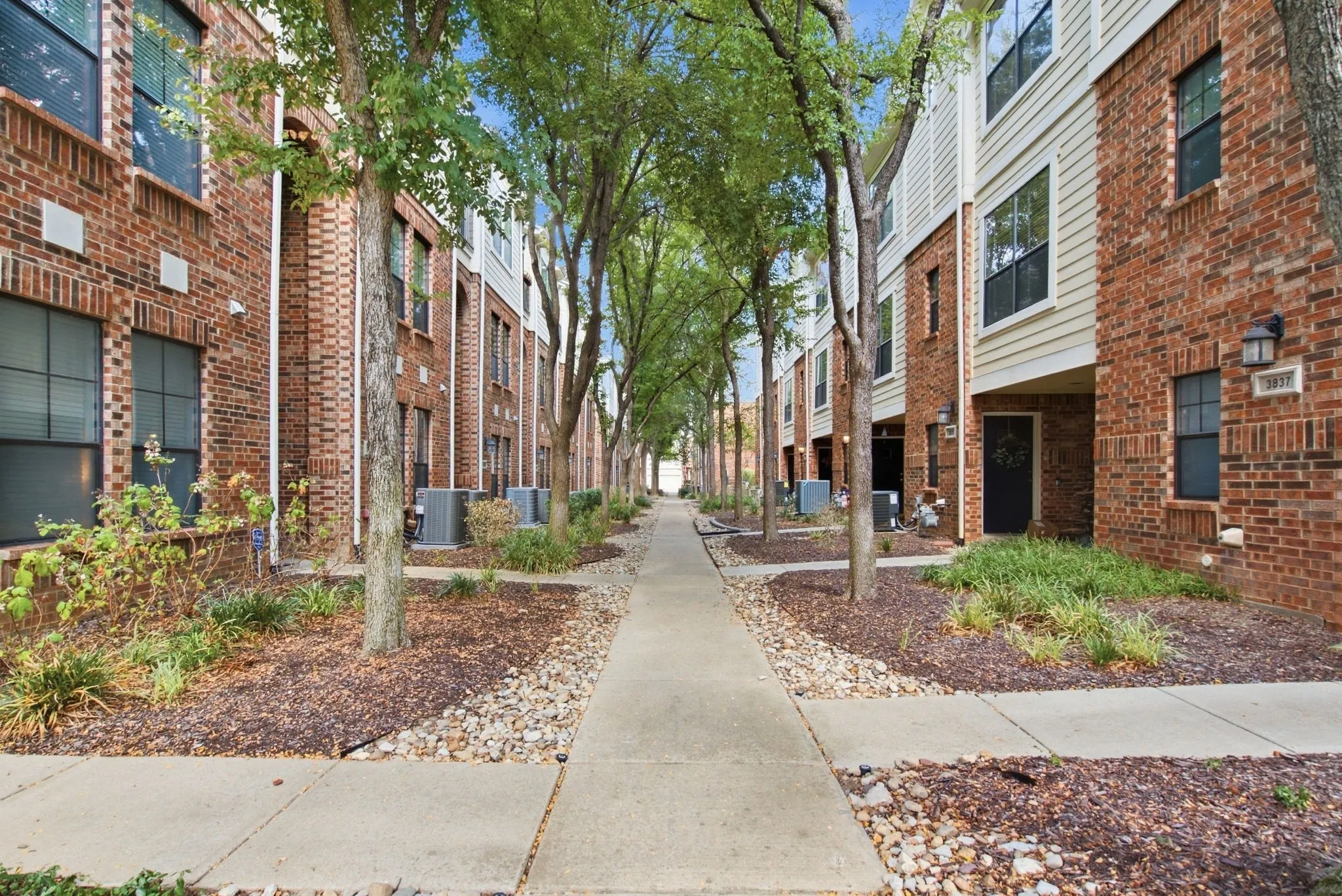 Condominium For Sale in Tarrant County , 3815 Birkdale Drive, Fort Worth, Texas 76116, 2 Bedroom, 3 Bathroom, 2 Garage spaces, 1,603 Sqft, built in 2005, mls#21391206, Real Estate Agent in Fort Worth, Homes For Sale in Tarrant county, Homes For Sale in Fort Worth, Realtor in Fort Worth Texas, Real Estate Brokerage Independent Realty Texas, Luminita Cordes Realtor