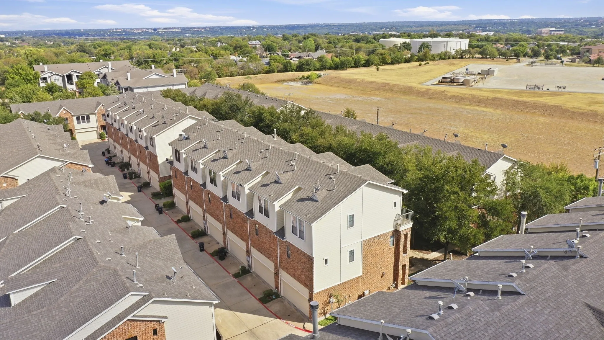 Condominium For Sale in Tarrant County , 3815 Birkdale Drive, Fort Worth, Texas 76116, 2 Bedroom, 3 Bathroom, 2 Garage spaces, 1,603 Sqft, built in 2005, mls#21391206, Real Estate Agent in Fort Worth, Homes For Sale in Tarrant county, Homes For Sale in Fort Worth, Realtor in Fort Worth Texas, Real Estate Brokerage Independent Realty Texas, Luminita Cordes Realtor