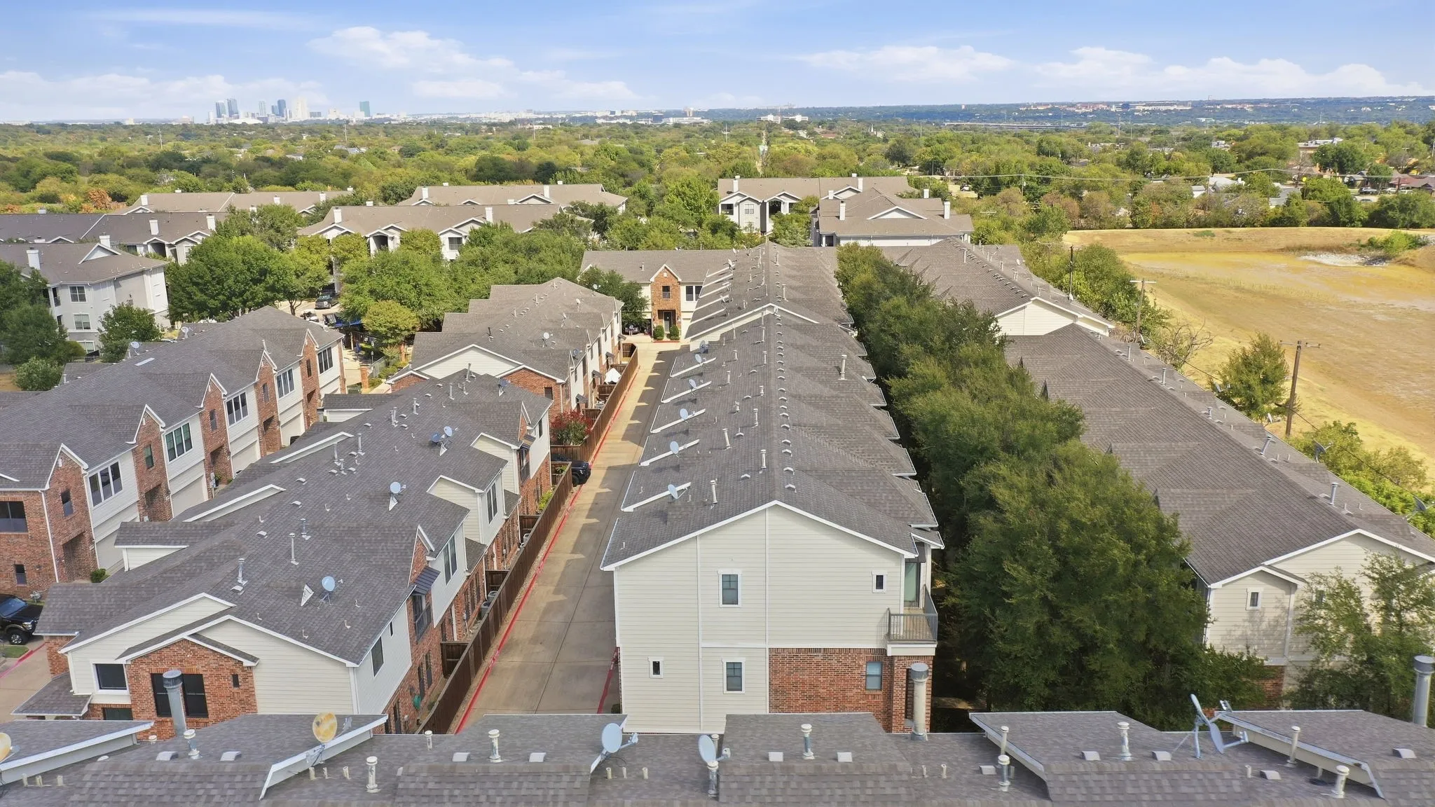 Condominium For Sale in Tarrant County , 3815 Birkdale Drive, Fort Worth, Texas 76116, 2 Bedroom, 3 Bathroom, 2 Garage spaces, 1,603 Sqft, built in 2005, mls#21391206, Real Estate Agent in Fort Worth, Homes For Sale in Tarrant county, Homes For Sale in Fort Worth, Realtor in Fort Worth Texas, Real Estate Brokerage Independent Realty Texas, Luminita Cordes Realtor