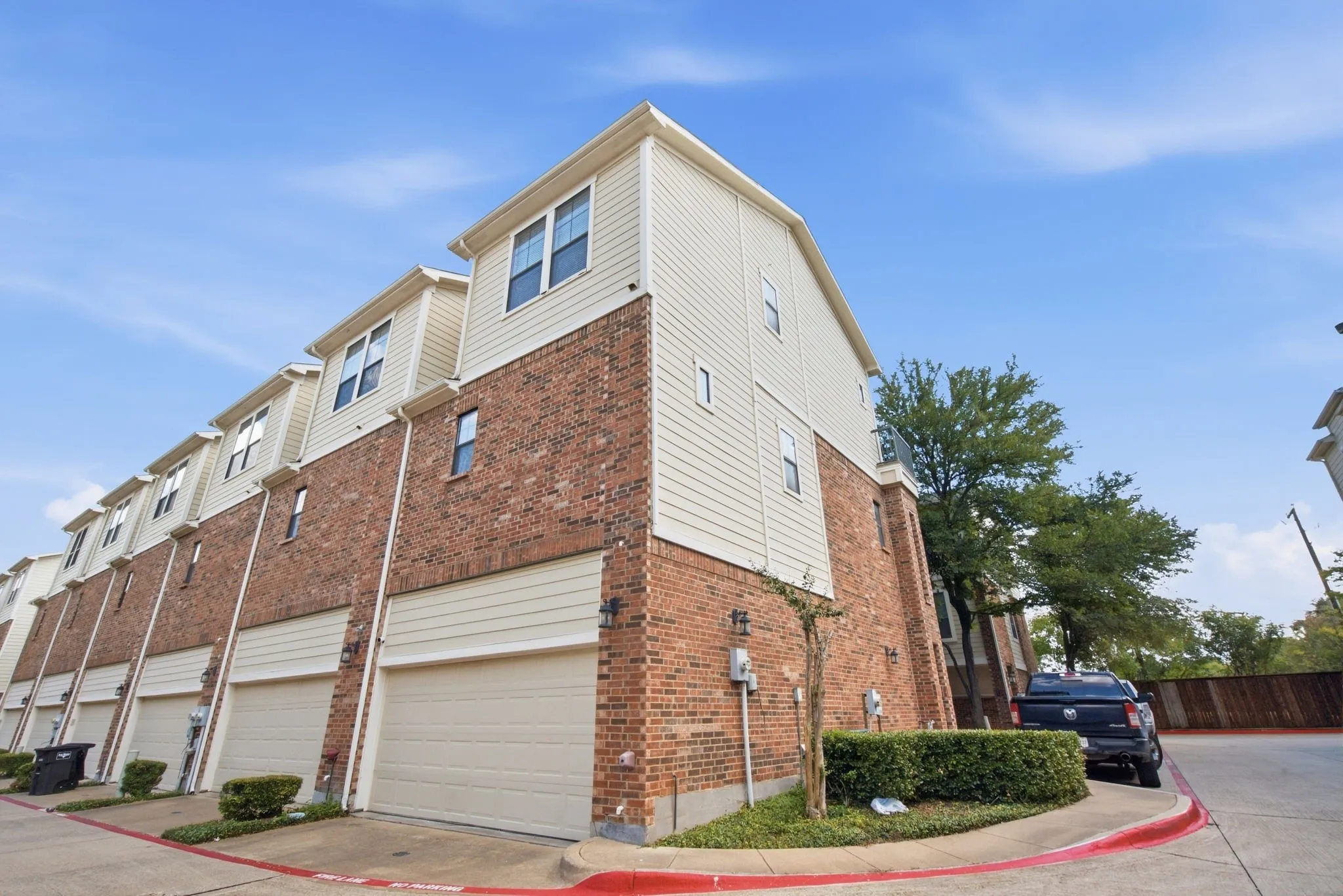 Condominium For Sale in Tarrant County , 3815 Birkdale Drive, Fort Worth, Texas 76116, 2 Bedroom, 3 Bathroom, 2 Garage spaces, 1,603 Sqft, built in 2005, mls#21391206, Real Estate Agent in Fort Worth, Homes For Sale in Tarrant county, Homes For Sale in Fort Worth, Realtor in Fort Worth Texas, Real Estate Brokerage Independent Realty Texas, Luminita Cordes Realtor